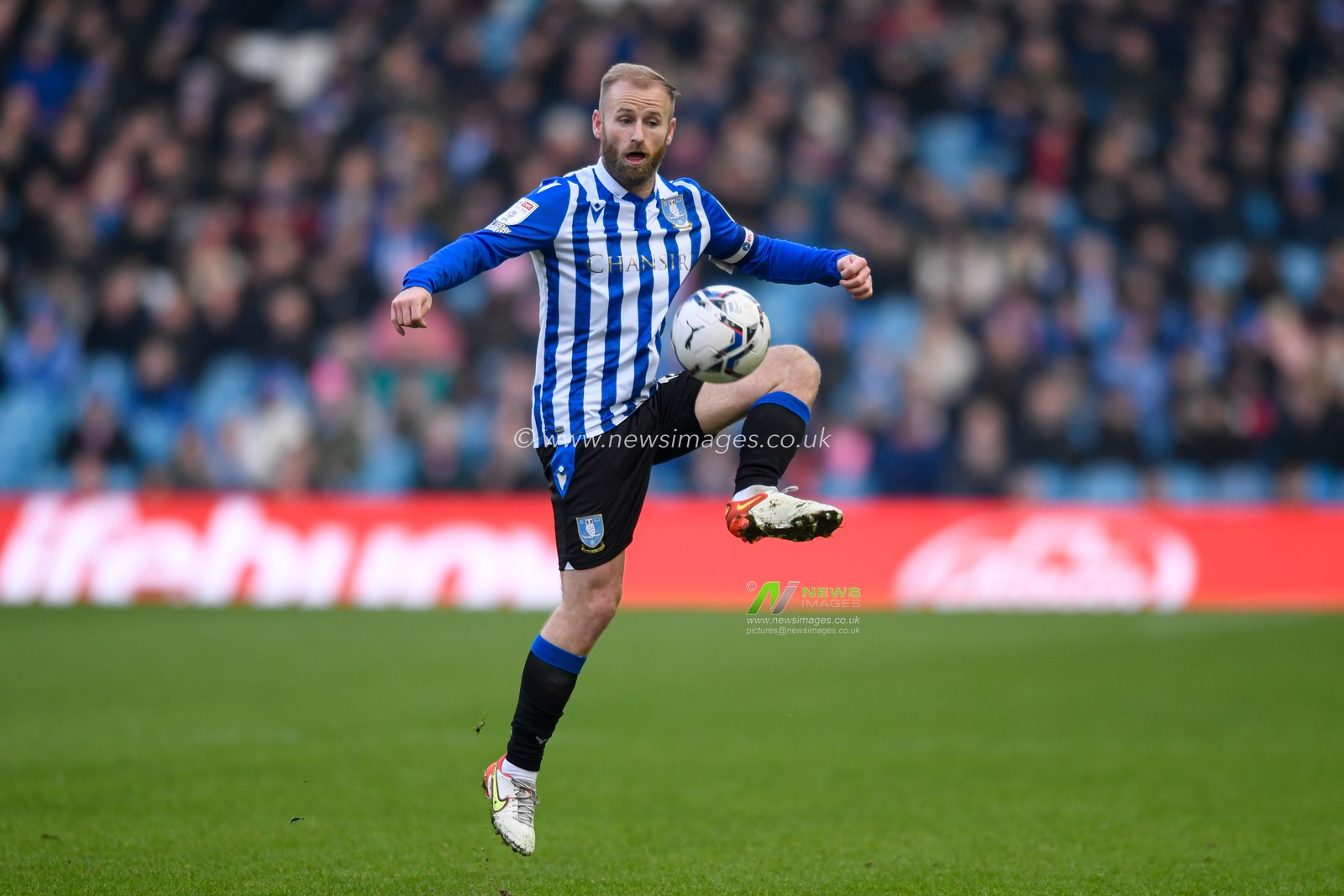 Barry Bannan #10 of Sheffield Wednesday looks to control the ball