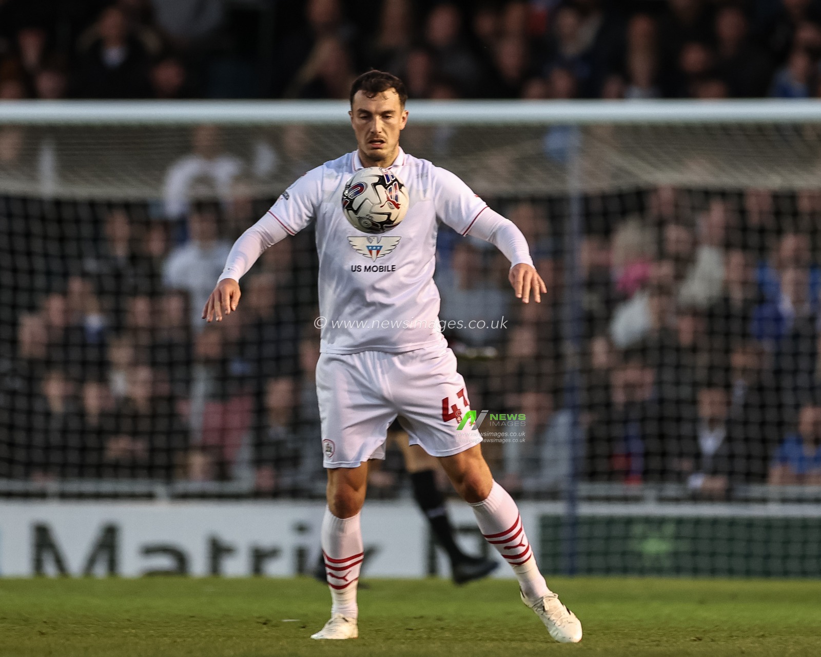 Josh Earl of Barnsley controls the ball during the Sky Bet League 1 match Portsmouth vs Barnsley at Fratton Park, Portsmouth, United Kingdom, 16th April 2024

(Photo by Mark Cosgrove/News Images)