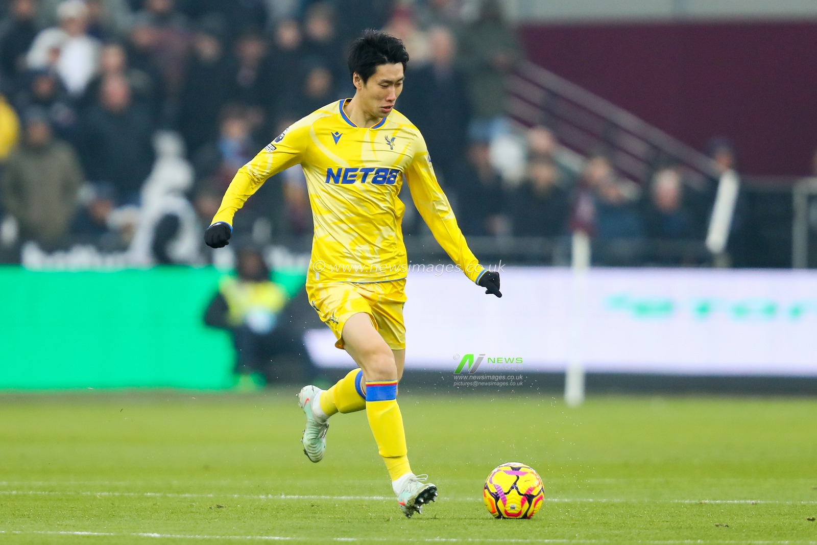 Daichi Kamada of Crystal Palace runs with the ball during the Premier League match West Ham United vs Crystal Palace at London Stadium, London, United Kingdom, 18th January 2025

(Photo by Izzy Poles/News Images)