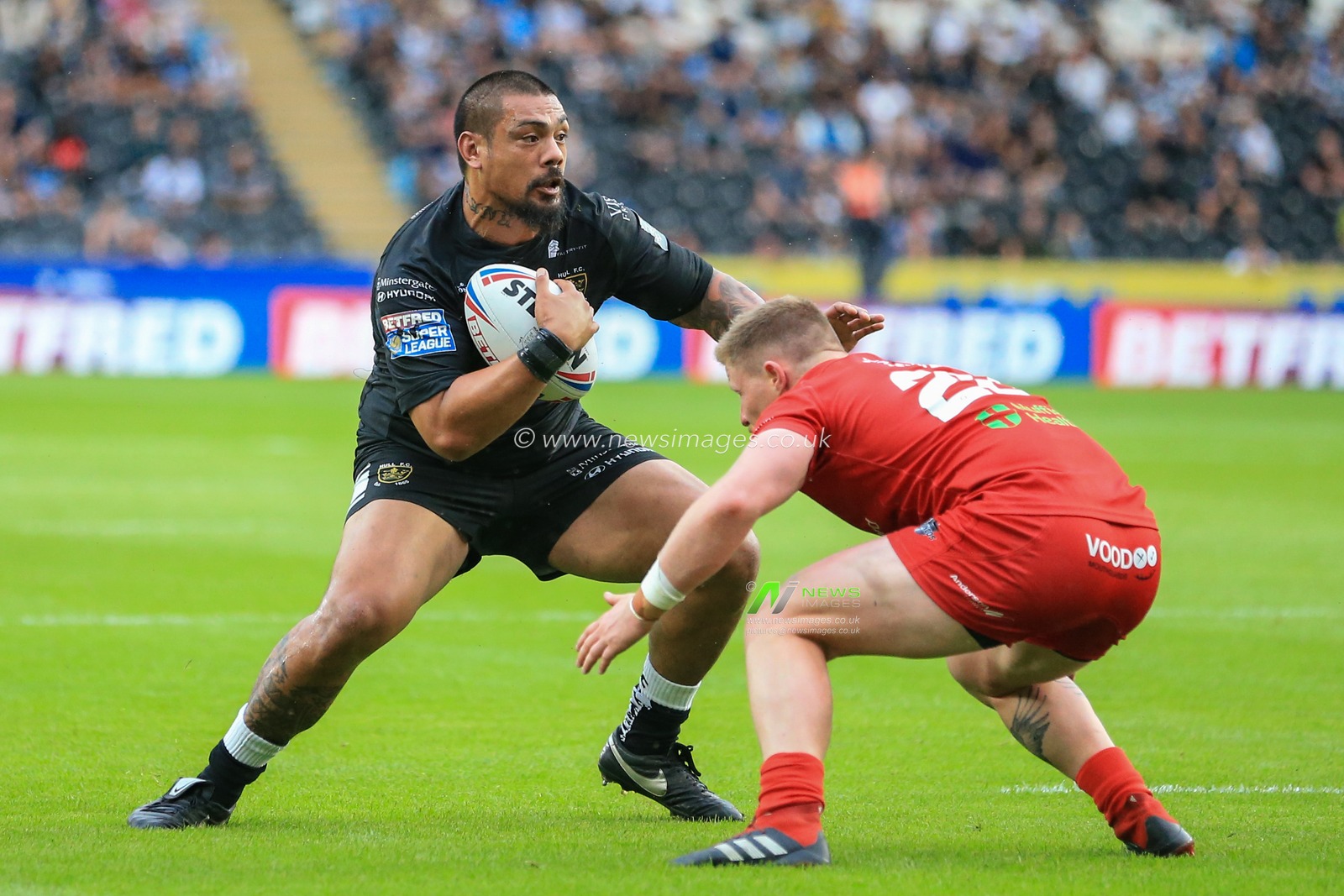 11th July 2019 , KCOM Stadium, Hull, England; Betfred Super League, Round 21, Hull FC vs London Broncos ; Sika Manu (21) of Hull FC in action during the game 


Credit: Mark Cosgrove/News Images