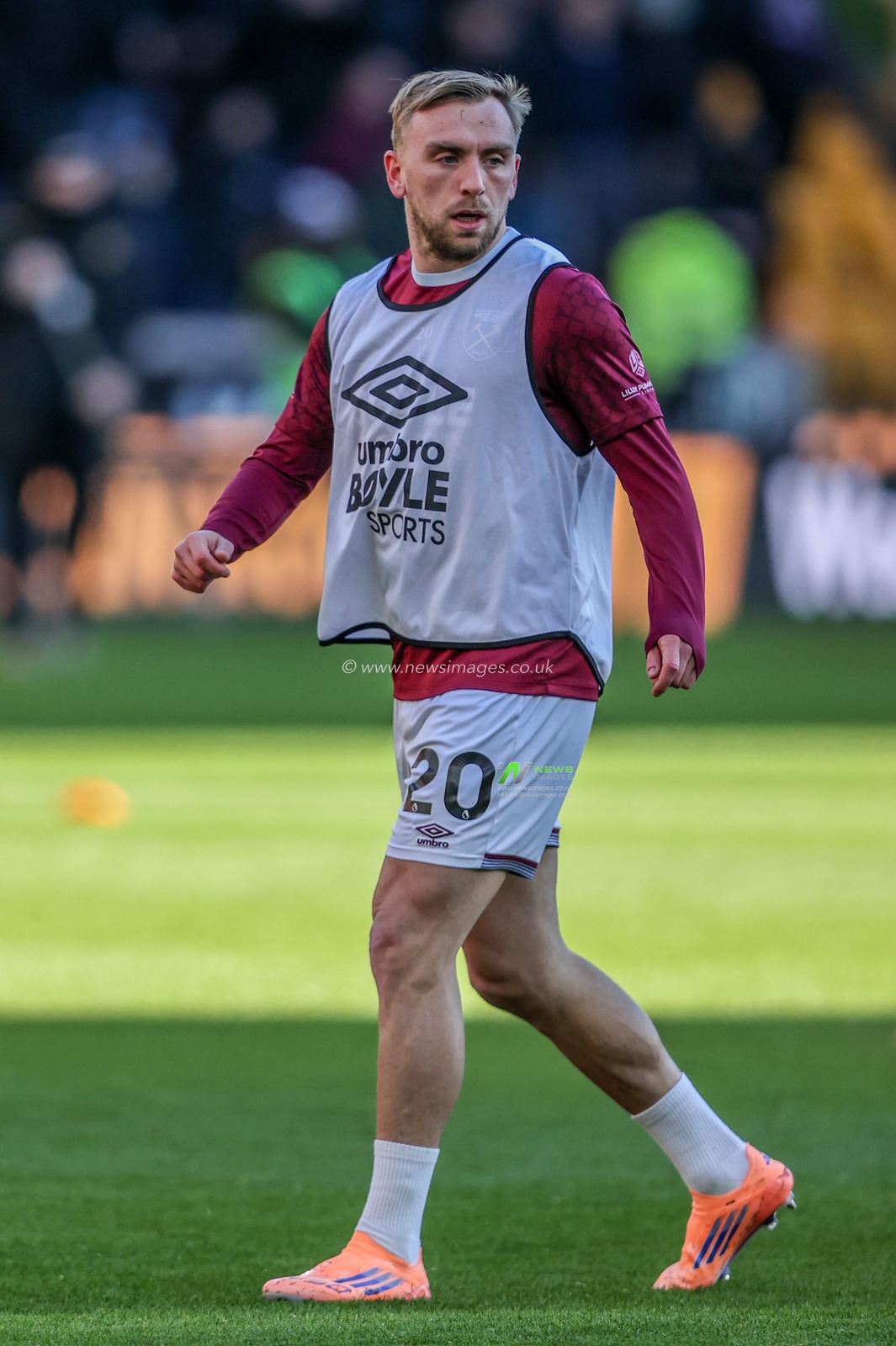 Jarrod Bowen of West Ham United in the pregame warmup session during the Premier League match Wolverhampton Wanderers vs West Ham United at Molineux, Wolverhampton, United Kingdom, 3rd January 2026

(Photo by Alfie Cosgrove/News Images)

*** GER AUT SUI OUT ***