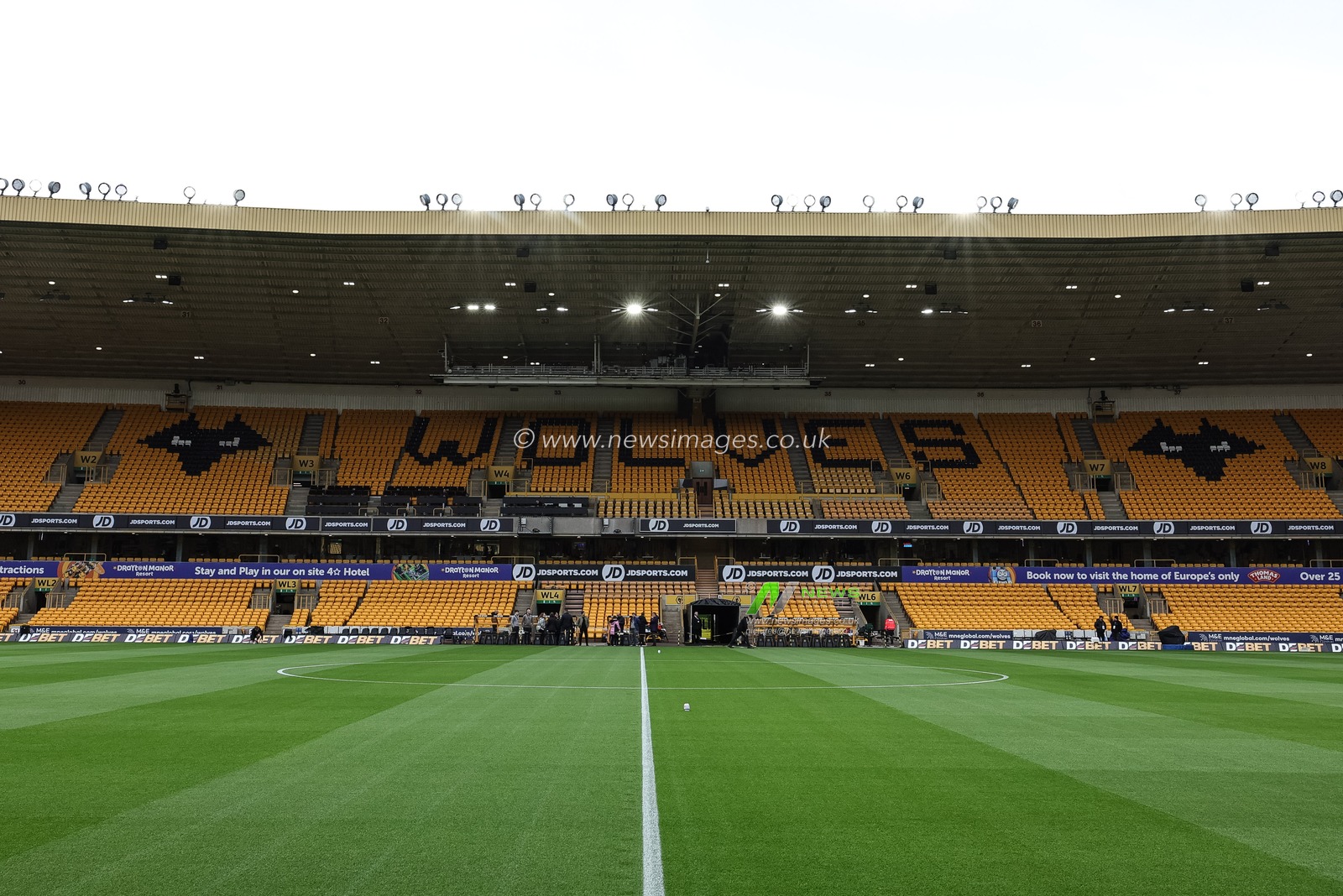 A general view of Molineux during the Premier League match Wolverhampton Wanderers vs Burnley at Molineux, Wolverhampton, United Kingdom, 26th October 2025

(Photo by Mark Cosgrove/News Images)