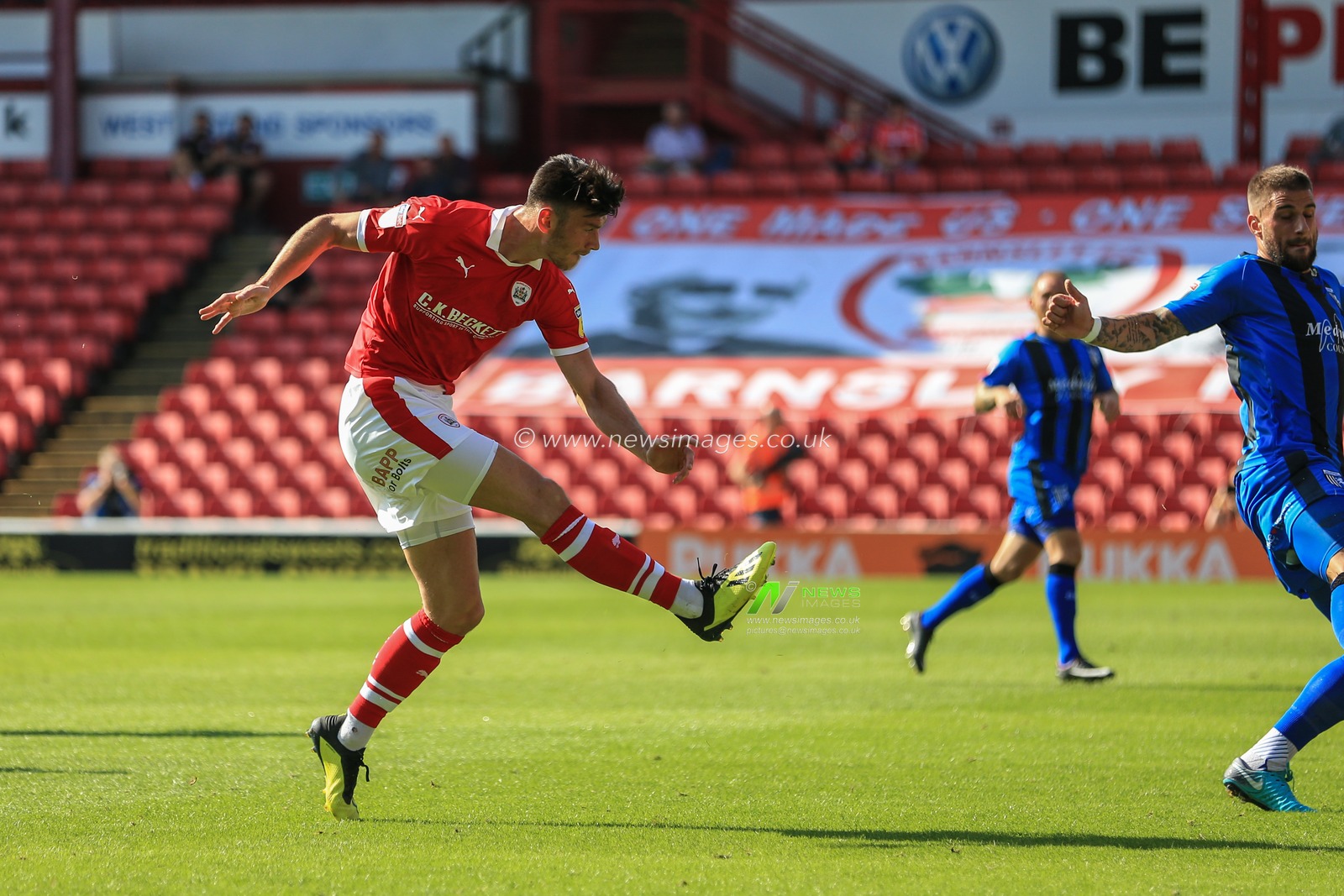 1st September 2018, Oakwell, Barnsley, England; Sky Bet League One, Barnsley v Gillingham ; Kieffer Moore, scores to make it  1-0
