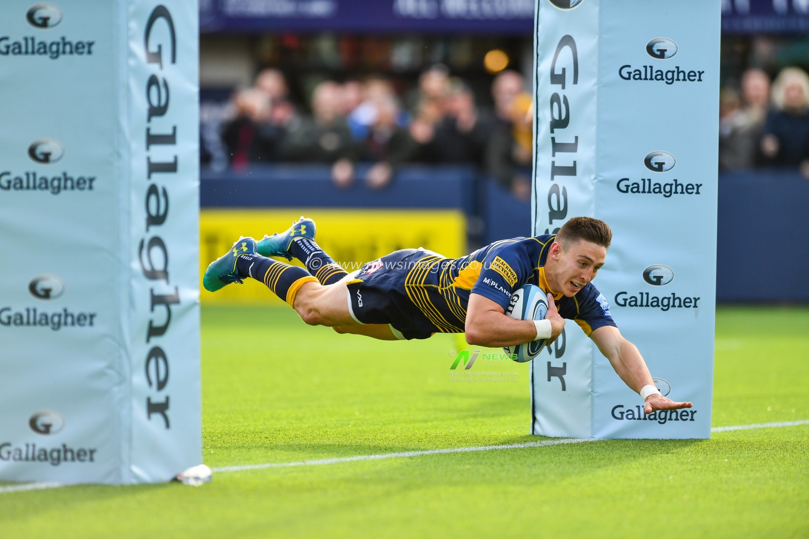 7th October 2018, Sixways Stadium, Worcester, England; Gallagher Premiership, Worcester v Bristol ; 
Josh Adams of Worcester Warriors scores a try

Credit: Craig Thomas/news Images