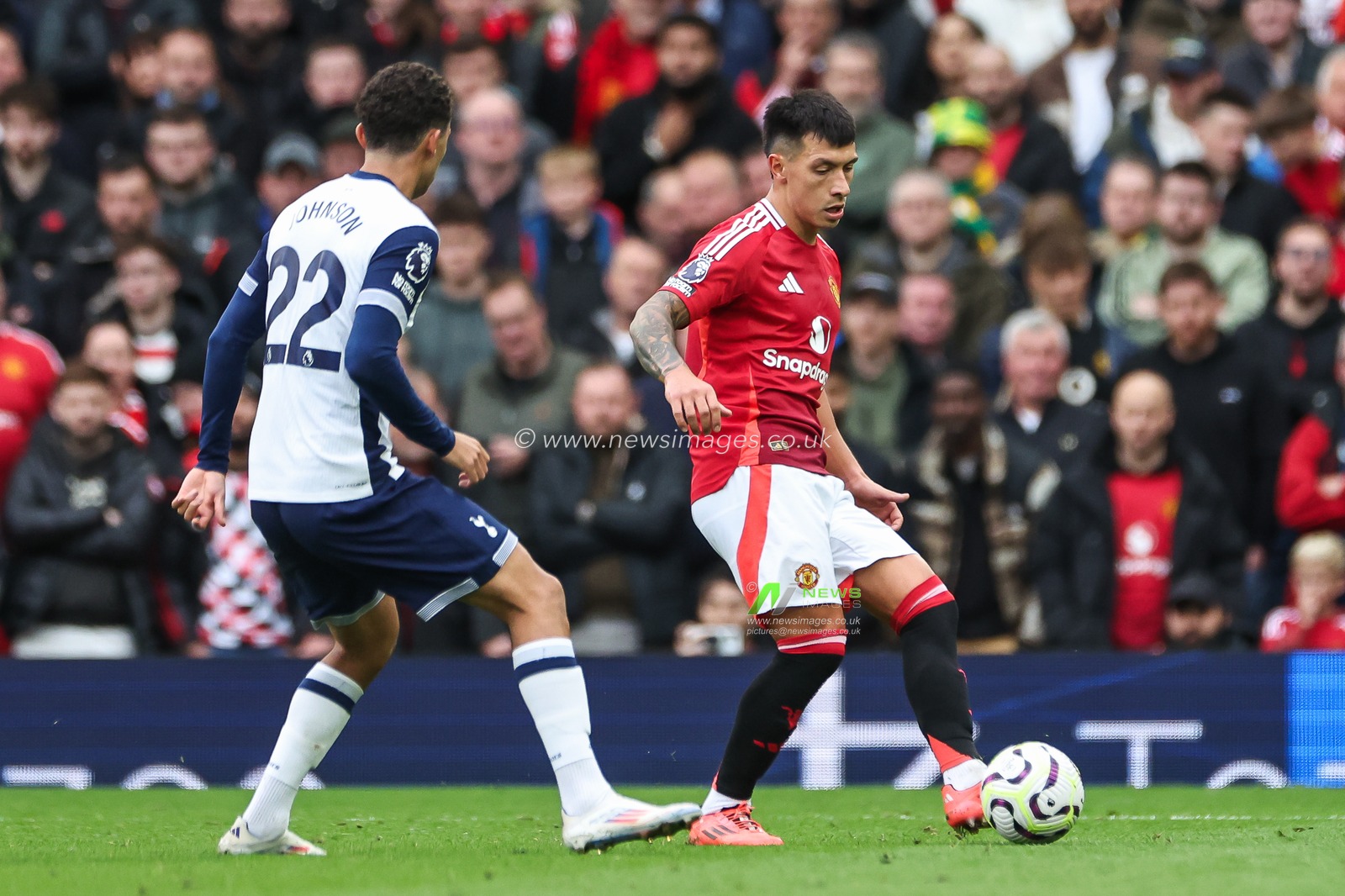 Lisandro MartÃ­nez of Manchester United passes the ball during the Premier League match Manchester United vs Tottenham Hotspur at Old Trafford, Manchester, United Kingdom, 29th September 2024

(Photo by Mark Cosgrove/News Images)