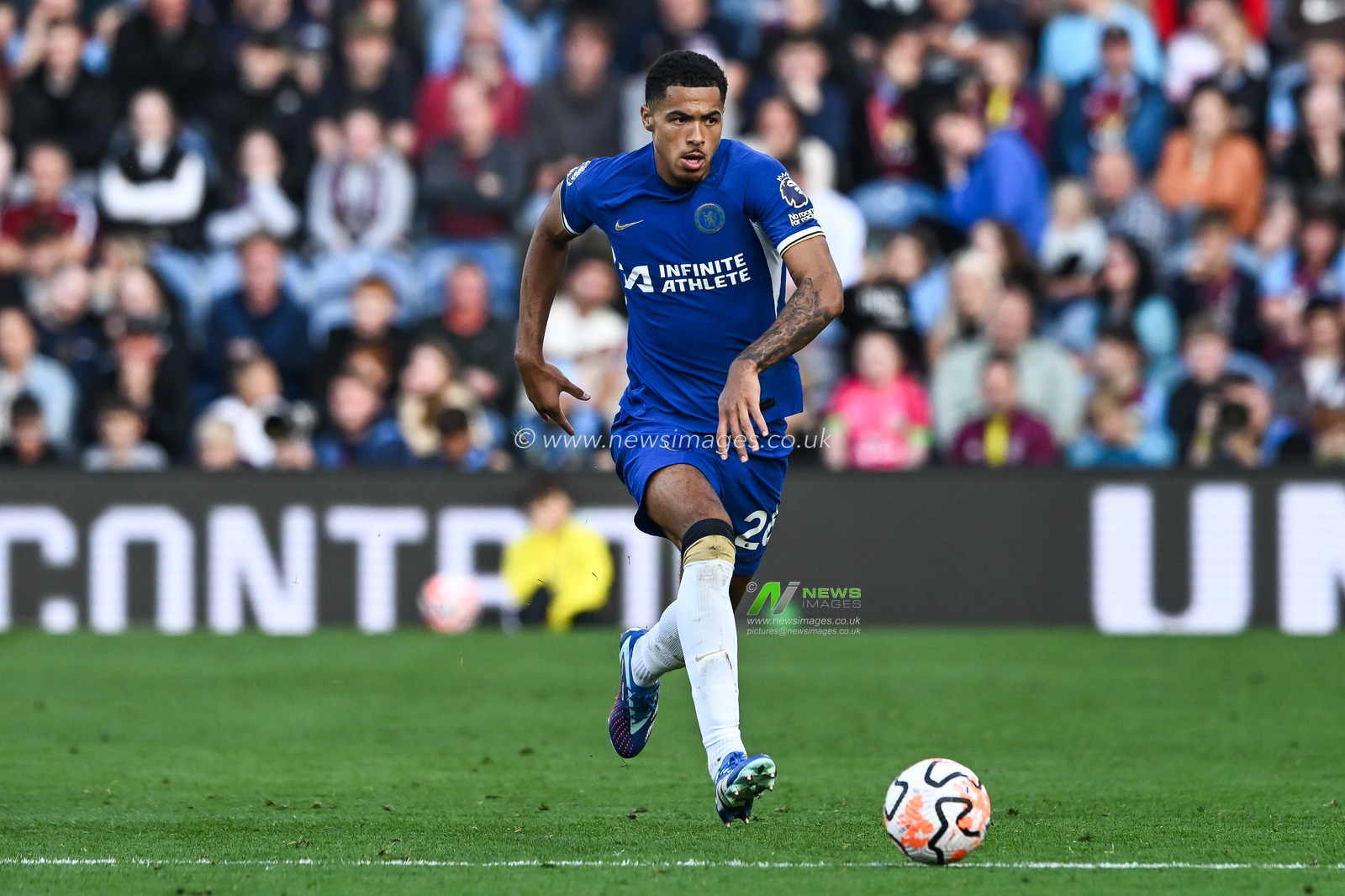 Levi Colwill #26 of Chelsea makes a break with the ball during the Premier League match Burnley vs Chelsea at Turf Moor, Burnley, United Kingdom, 7th October 2023

(Photo by Craig Thomas/News Images)