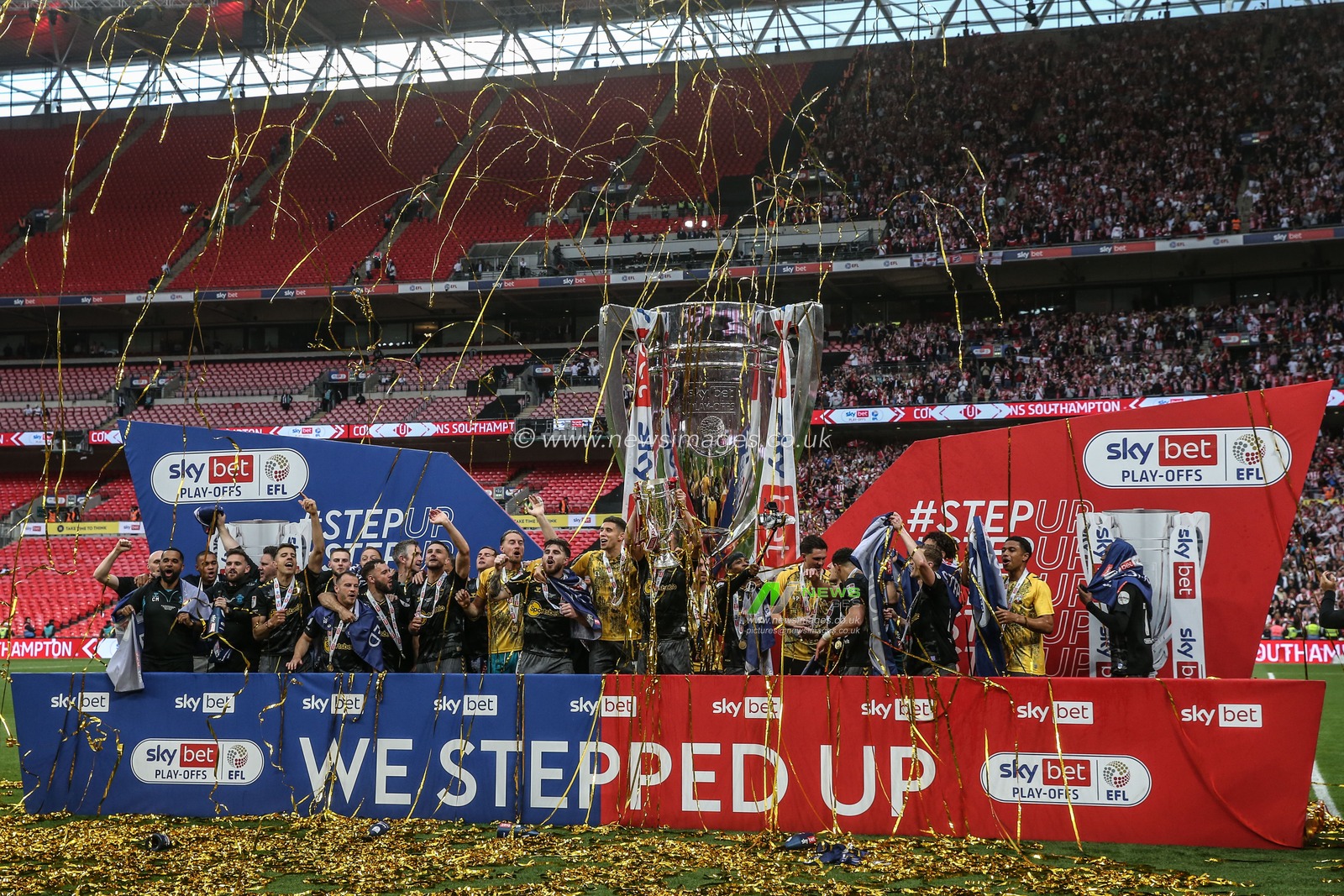 Southampton celebrate winning promotion back to the Premier League during the Sky Bet Championship Play-Off Final match Leeds United vs Southampton at Wembley Stadium, London, United Kingdom, 26th May 2024

(Photo by Gareth Evans/News Images)