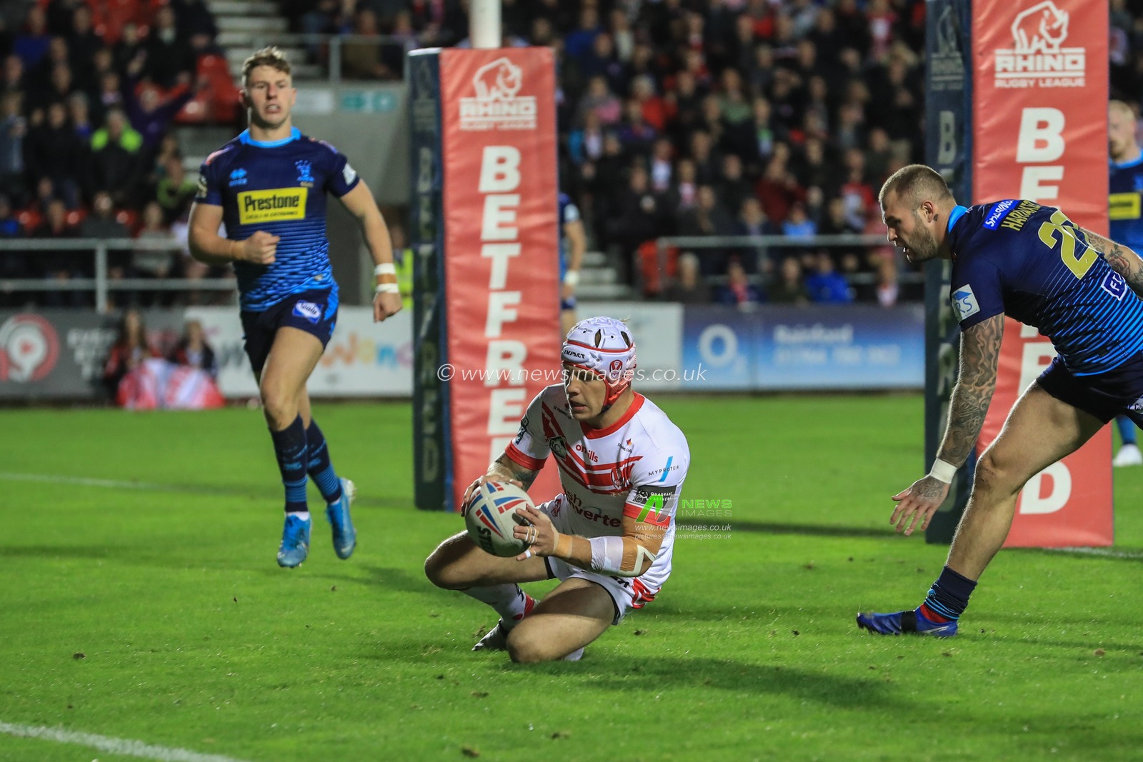 27th September 2019, Totally Wicked Stadium, St Helens, England; Betfred Super League Semi Final, Saint Helens v Wigan Warriors : Theo Fages (6) of St Helens goes over for a try 

Credit: Mark Cosgrove/News Images