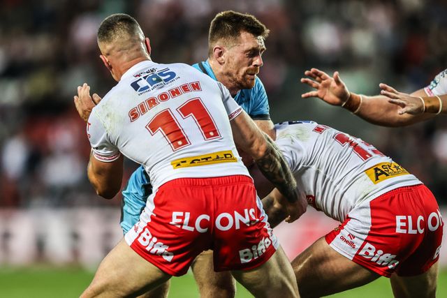 Ed Chamberlain of Hull FC is tackled during the Betfred Super League round 23 match St Helens vs Hull FC at Totally Wicked Stadium, St Helens, United Kingdom, 22nd August 2025

(Photo by Alfie Cosgrove/News Images)