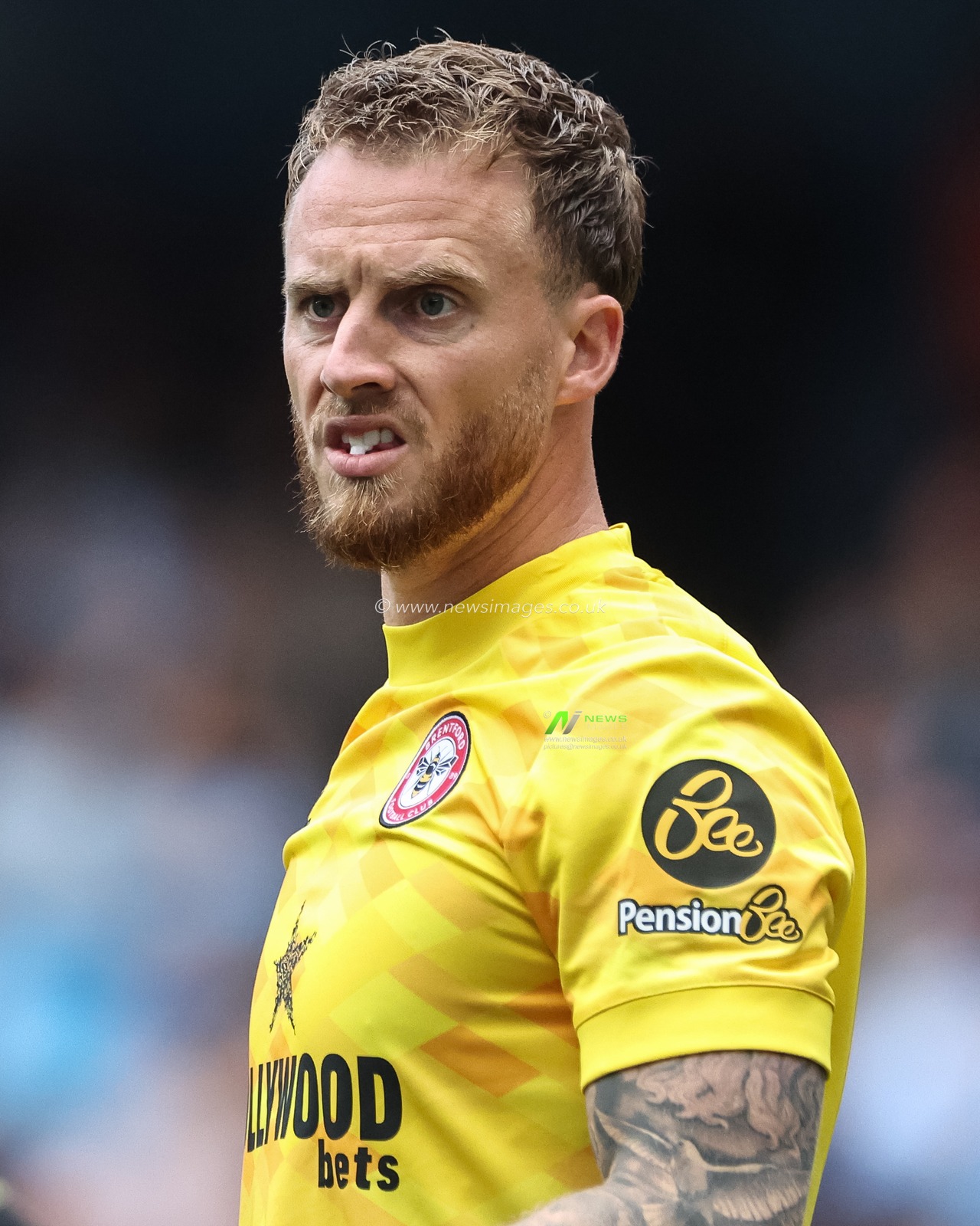 Mark Flekken of Brentford  during the Premier League match Manchester City vs Brentford at Etihad Stadium, Manchester, United Kingdom, 14th September 2024

(Photo by Mark Cosgrove/News Images)