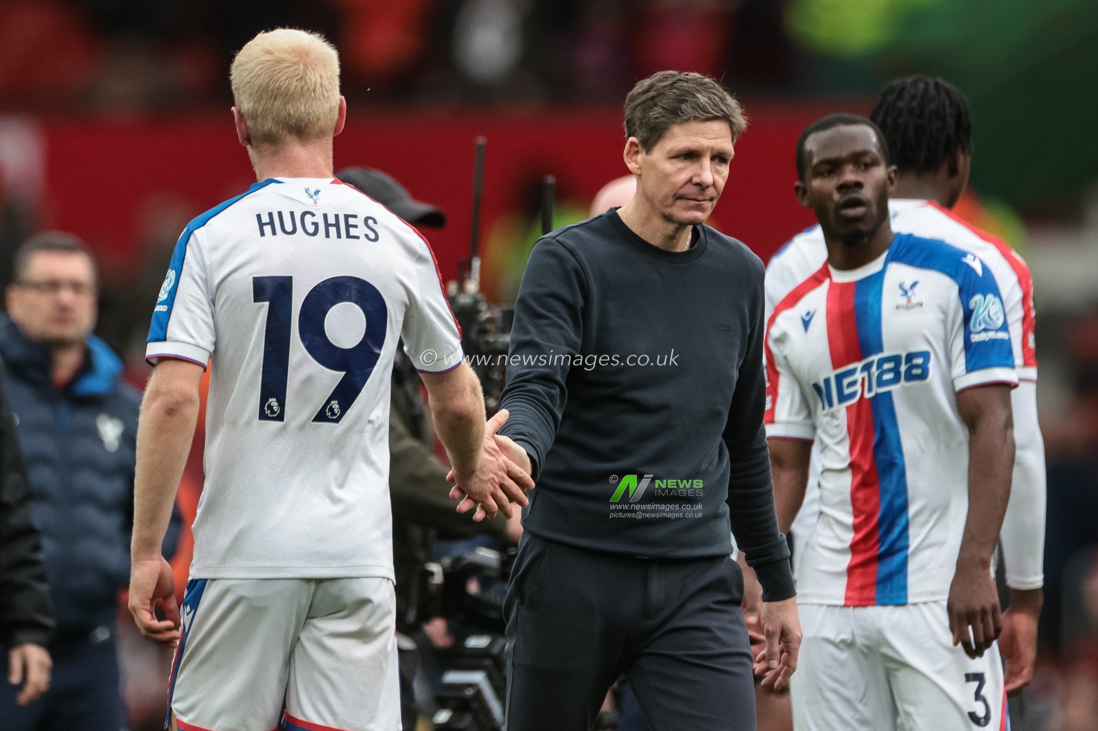Oliver Glasner manager of Crystal Palace shakes hands with Will Hughes of Crystal Palace during the Premier League match Manchester United vs Crystal Palace at Old Trafford, Manchester, United Kingdom on 01 March 2026

(Photo by Mark Cosgrove/News Images)