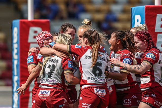 Emily Veivers of Wigan Warriors celebrates her try during the Betfred Women's Challenge Cup Cup Semi-final match Leeds Rhinos vs Wigan Warriors at LNER Community Stadium, York, United Kingdom, 10th May 2025

(Photo by Alfie Cosgrove/News Images)