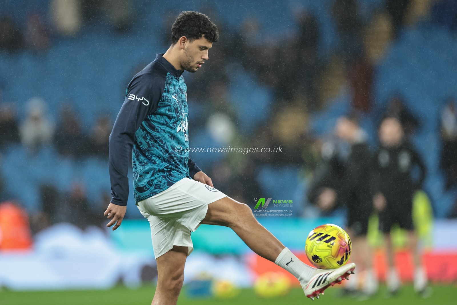 Matheus Nunes of Manchester City in the pregame warmup session during the Premier League match Manchester City vs Newcastle Untied at Etihad Stadium, Manchester, United Kingdom on 21 February 2026

(Photo by Mark Cosgrove/News Images)