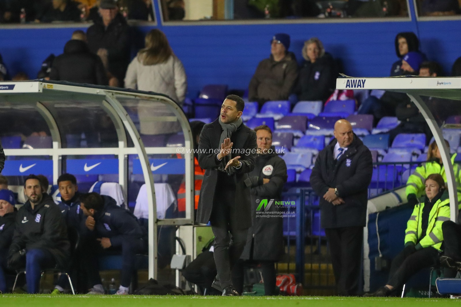 Liam Rosenior manager of Hull City shouts at his players during the Sky Bet Championship match Birmingham City vs Hull City at St Andrews, Birmingham, United Kingdom, 30th December 2022

(Photo by Gareth Evans/News Images)
