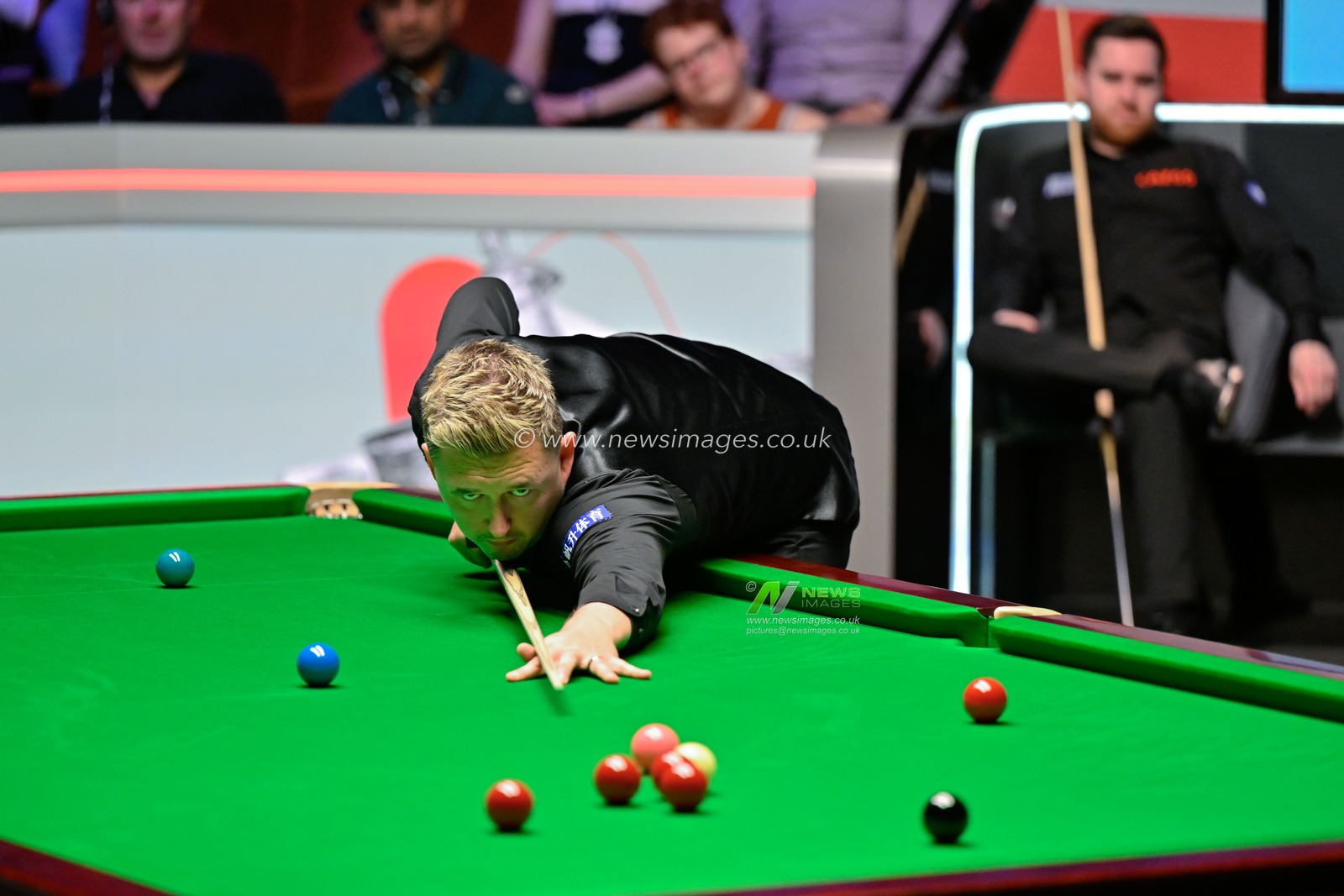 Kyren Wilson takes a shot, during the Cazoo World Championships 2024 Final at Crucible Theatre, Sheffield, United Kingdom, 6th May 2024

(Photo by Cody Froggatt/News Images)