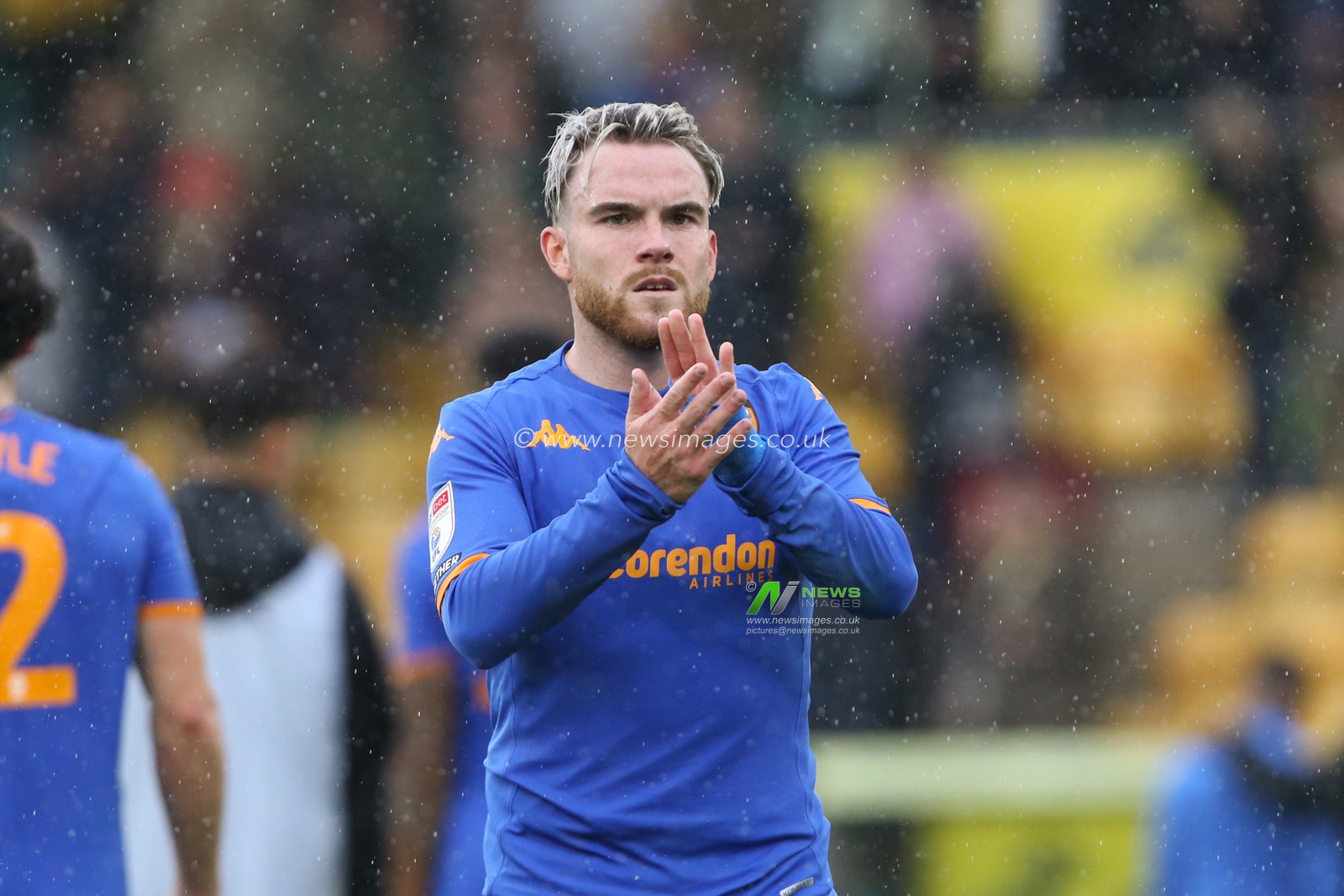 Aaron Connolly #44 of Hull City acknowledges the fans at the final whistle during the Sky Bet Championship match Norwich City vs Hull City at Carrow Road, Norwich, United Kingdom, 5th August 2023

(Photo by Arron Gent/News Images)