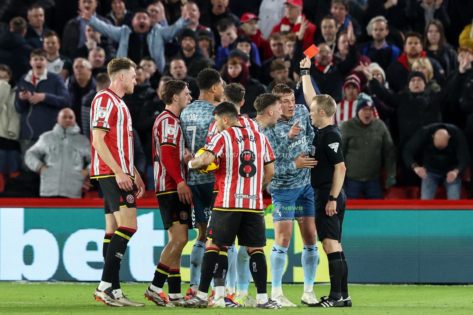 Referee Gavin Ward gives a red card to Chris Mepham of Sunderland during the Sky Bet Championship match Sheffield United vs Sunderland at Bramall Lane, Sheffield, United Kingdom, 29th November 2024

(Photo by Alfie Cosgrove/News Images)