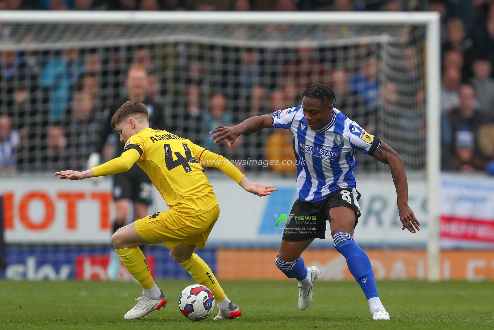 Dennis Adeniran #8 of Sheffield Wednesday gets away from Zac Ashworth #44 of Burton Albion during the Sky Bet League 1 match Burton Albion vs Sheffield Wednesday at Pirelli Stadium, Burton upon Trent, United Kingdom, 15th April 2023

(Photo by Gareth Evans/News Images)