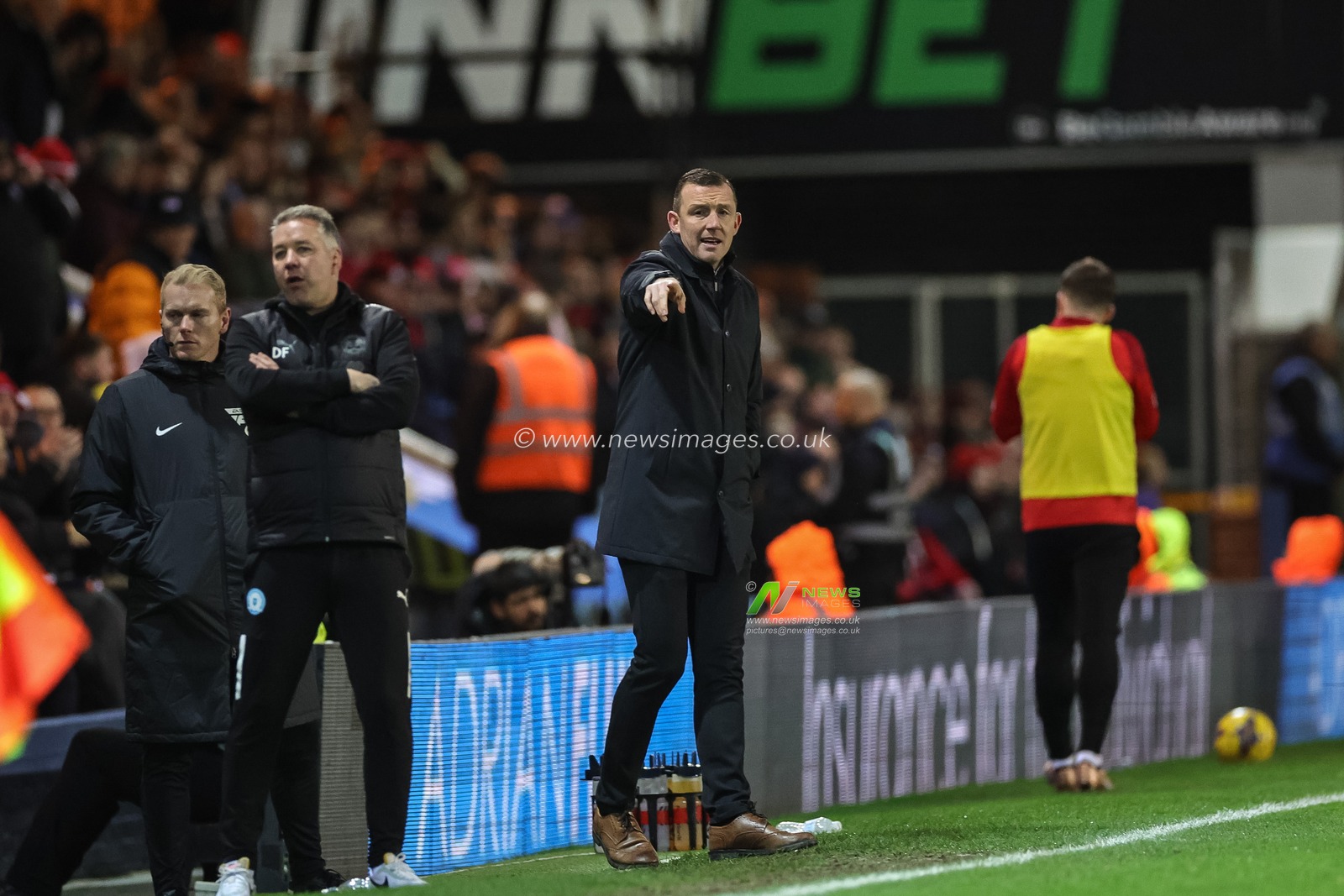Neill Collins Head coach of Barnsley gives his team instructions during the Sky Bet League 1 match Peterborough United vs Barnsley at Weston Homes Stadium, Peterborough, United Kingdom, 29th December 2023

(Photo by Mark Cosgrove/News Images)