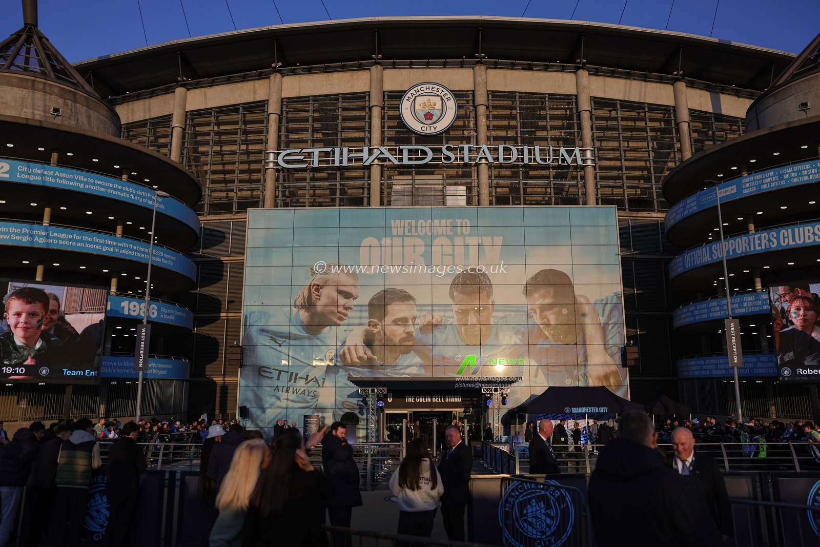 An general view of The Etihad Stadium and the players entrance with the Erling Haaland, Bernardo Silva, Rodrigo and Ruben Dias of Manchester City mural during the Premier League match Manchester City vs Nottingham Forest at Etihad Stadium, Manchester, United Kingdom on 04 March 2026

(Photo by Mark Cosgrove/News Images)
