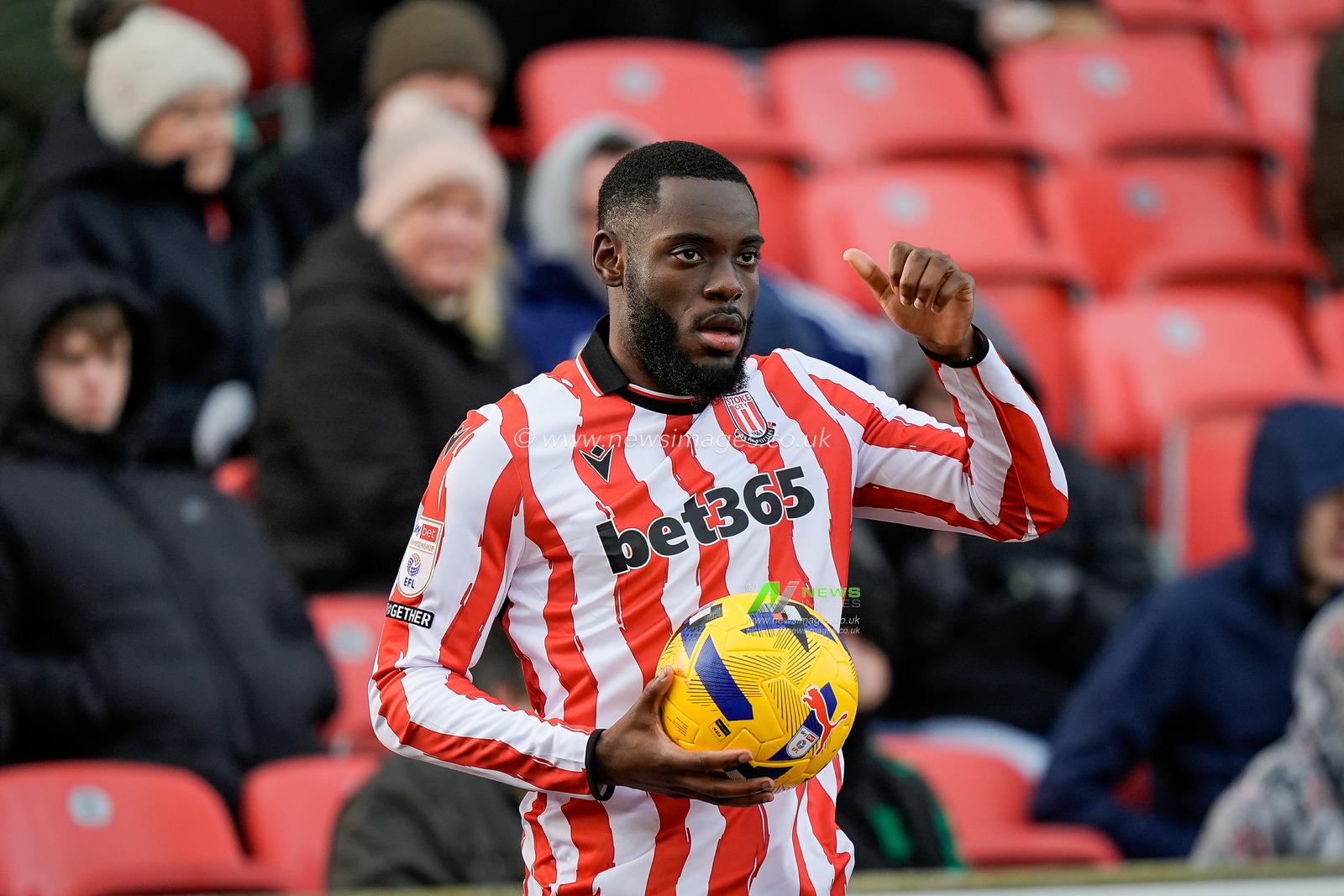 Junior Tchamadeu of Stoke City prepares to throw the ball in during the Sky Bet Championship match Stoke City vs Swansea City at Bet365 Stadium, Stoke-on-Trent, United Kingdom, 13th December 2025

(Photo by Maynard Manyowa/News Images)

*** GER AUT SUI OUT ***