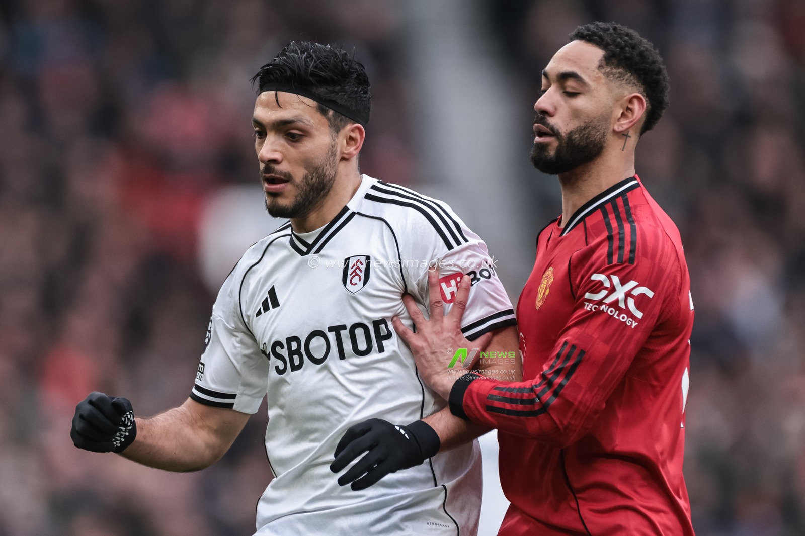 Raul Jimenez of Fulham and Matheus Cunha of Manchester United battle for the ball during the Premier League match Manchester United vs Fulham at Old Trafford, Manchester, United Kingdom, 1st February 2026

(Photo by Mark Cosgrove/News Images)