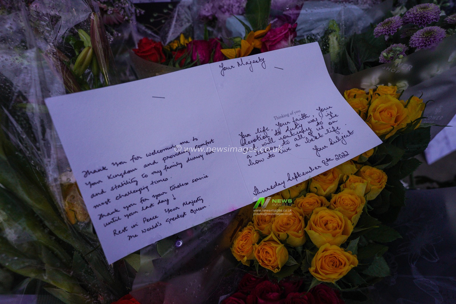 A note to â€˜ Your Majesty â€˜ is laid with a bunch of flowers as mourners pay their respects after the passing of Her Majesty The Queen at Buckingham Palace, London, United Kingdom, 9th September 2022

(Photo by Richard Washbrooke/News Images)
