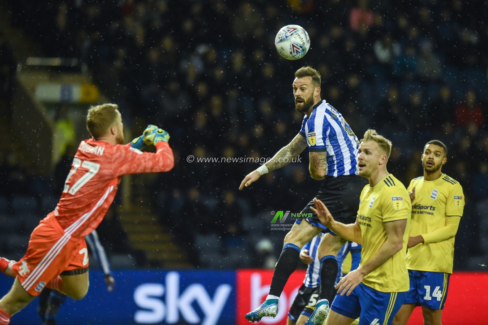 27th November 2019, Hillsborough, Sheffield, England; Sky Bet Championship, Sheffield Wednesday v Birmingham City : Steven Fletcher (9) of Sheffield Wednesday misses an chance early in the game.

Credit: Dean Williams/News Images