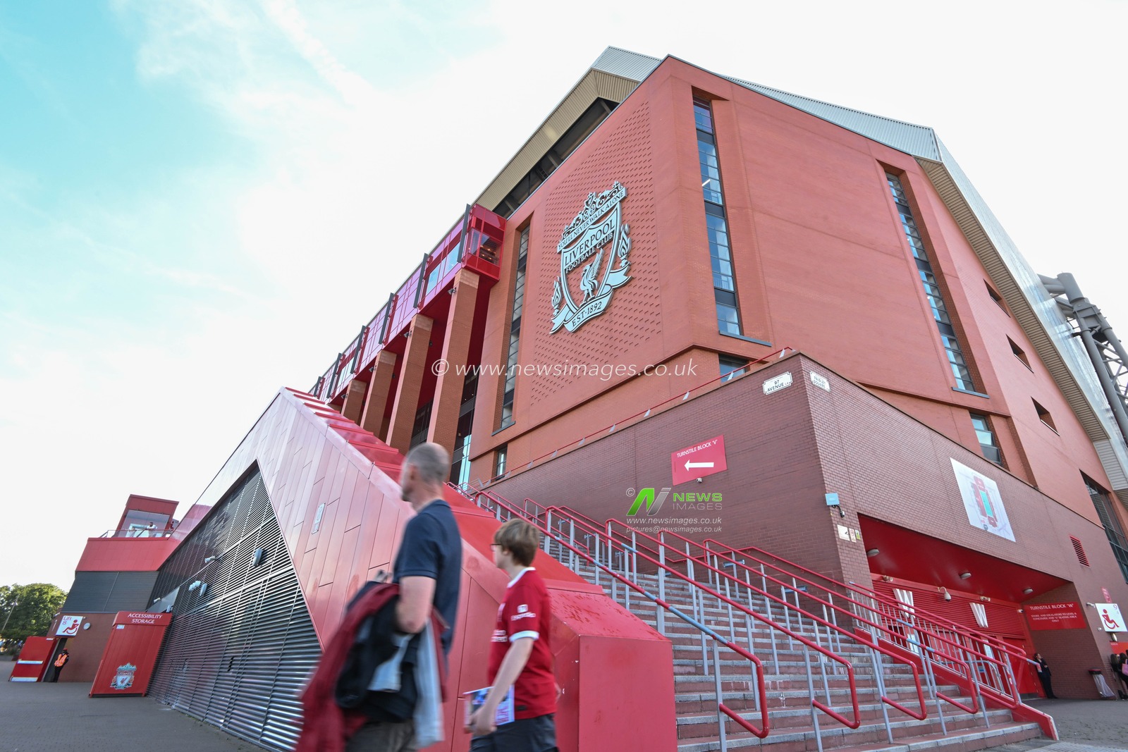 Fans arrive to Anfield ahead of the Pre-season friendly match Liverpool vs Sevilla at Anfield, Liverpool, United Kingdom, 11th August 2024

(Photo by Cody Froggatt/News Images)