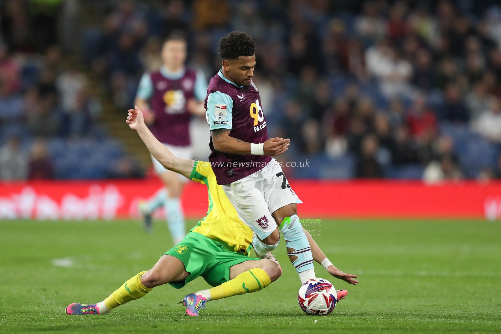 Marcus Edwards of Burnley beats his man during the Sky Bet Championship match Burnley vs Norwich City at Turf Moor, Burnley, United Kingdom, 11th April 2025

(Photo by Jorge Horsted/News Images)
