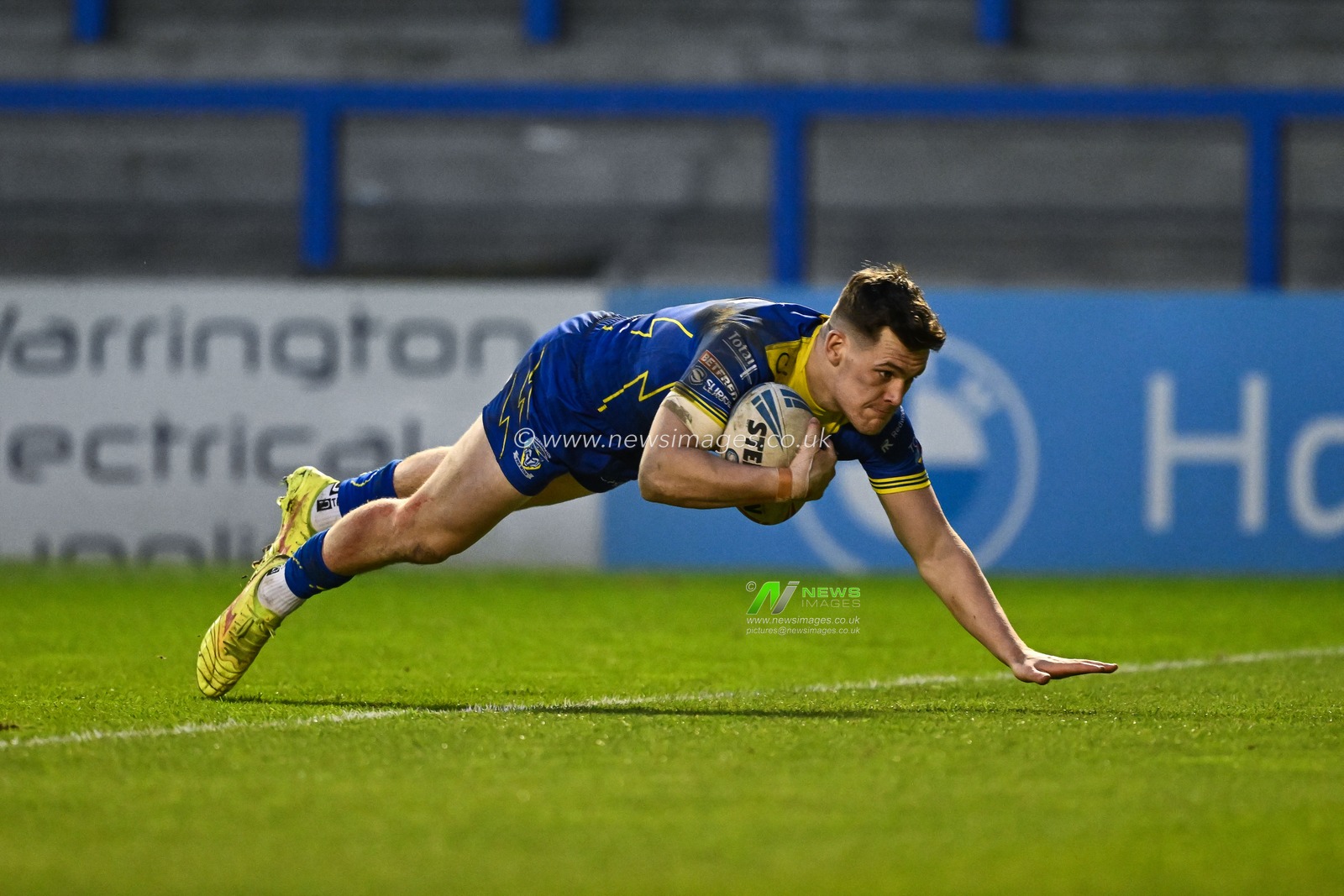 Josh Thewlis of Warrington Wolves goes over for a try during the Betfred Challenge Cup Sixth Round match Warrington Wolves vs London Broncos at Halliwell Jones Stadium, Warrington, United Kingdom, 23rd March 2024

(Photo by Craig Thomas/News Images)