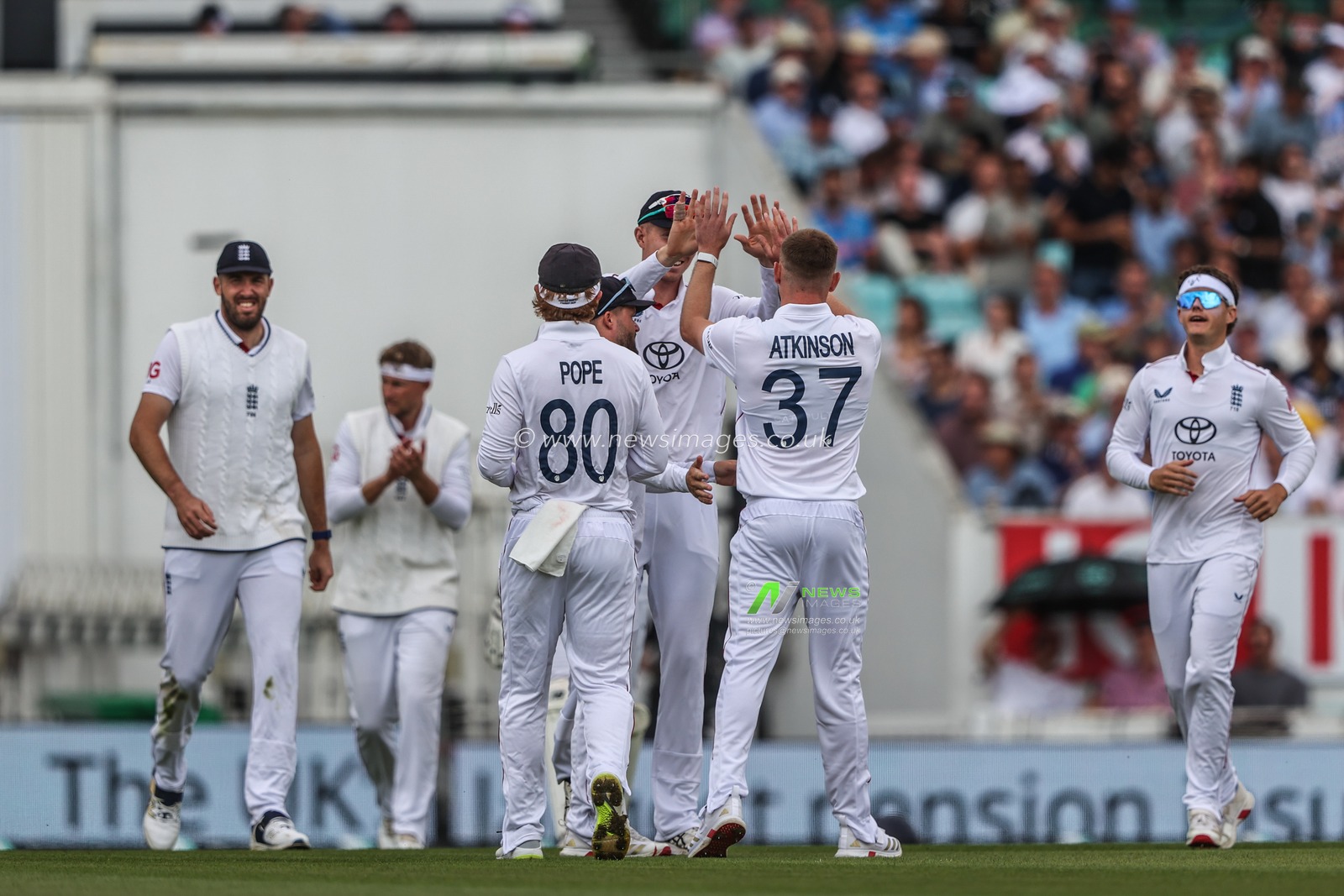Gus Atkinson of England celebrates the wicket of Mohammed Siraj of India during the 5th Rothesay Test Match Day 2 England v India at The Kia Oval, London, United Kingdom, 1st August 2025

(Photo by Alfie Cosgrove/News Images)