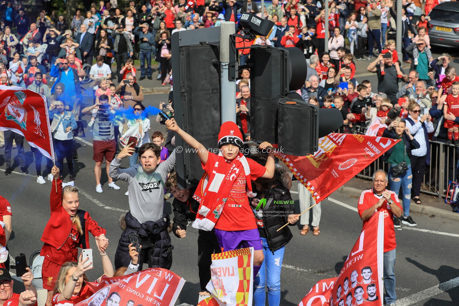 2nd June 2019 , Liverpool, England; UEFA Champions League, Liverpool FC Champions League winners celebrations and open top bus parade ; Liverpool fans line the streets to welcome home their heroes after winning the European Cup for the sixth time 

Credit: Mark Cosgrove/News Images