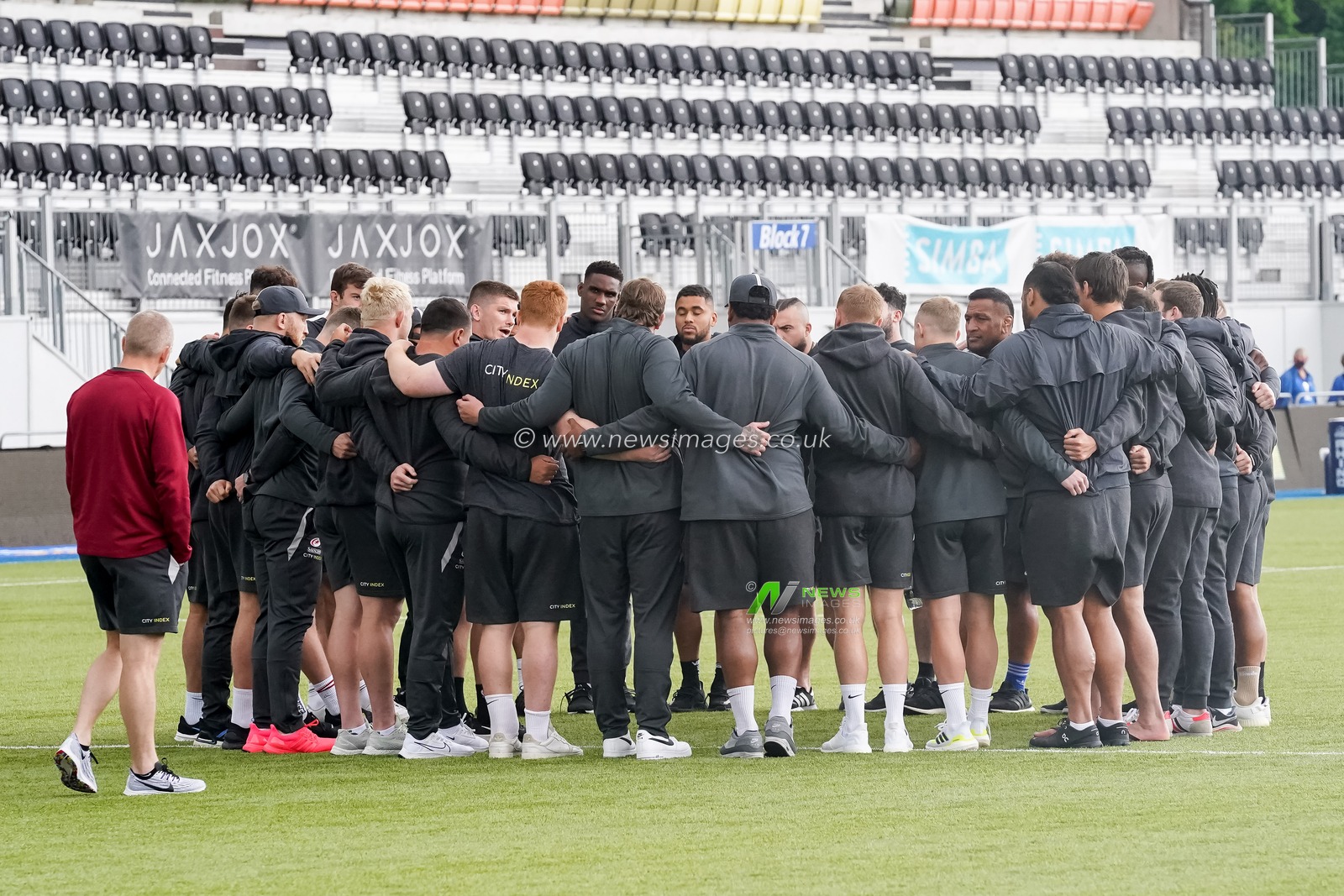 Saracens team prior to the game have a team meeting with  Owen Farrell #10 of Saracens chatting to the players