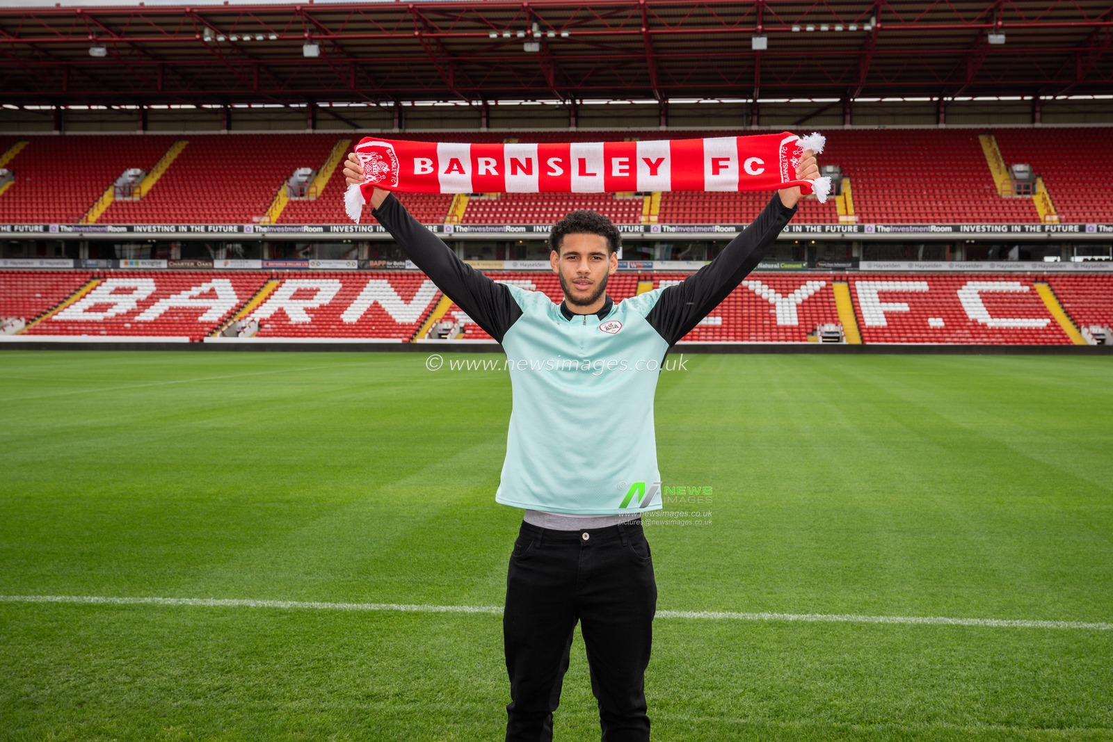 Kyran Lofthouse signs for Barnsley at Oakwell, Barnsley, United Kingdom, 28th July 2023

(Photo by Craig Thomas/News Images)