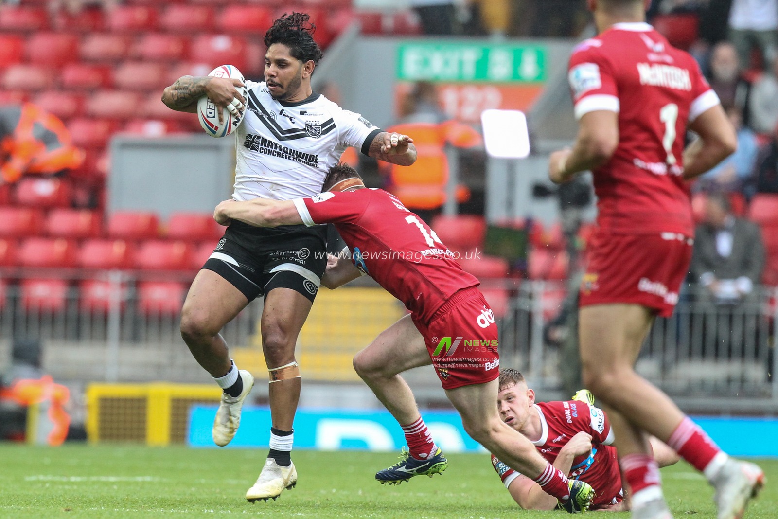 25th May 2019 , Anfield Stadium, Liverpool, England; Dacia Magic Weekend, Betfred Super League Round 16, Hull FC vs Huddersfield Giants ; Albert Kelly (6) of Hull FC is tackled by Adam O'Brien  (14) of Huddersfield Giants 

Credit: David Greaves/News Images