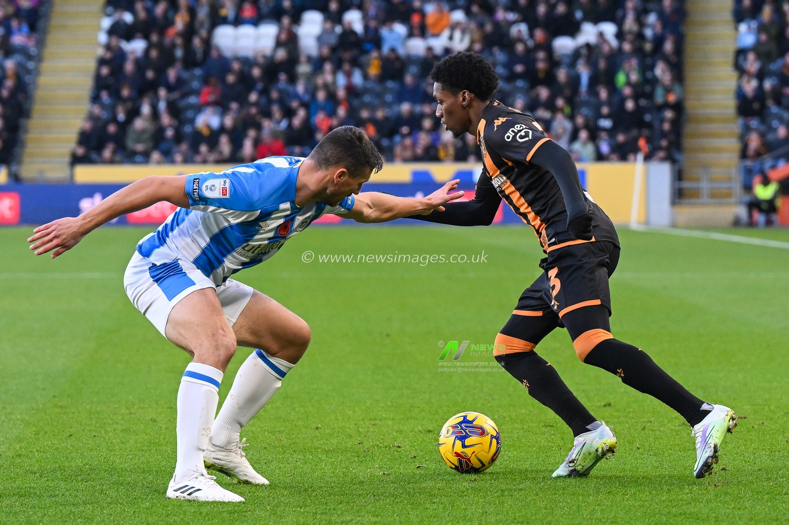 Jaden Philogene-Bidace #23 of Hull City takes on Matty Pearson #4 of Huddersfield Town during the Sky Bet Championship match Hull City vs Huddersfield Town at MKM Stadium, Hull, United Kingdom, 11th November 2023

(Photo by Craig Thomas/News Images)