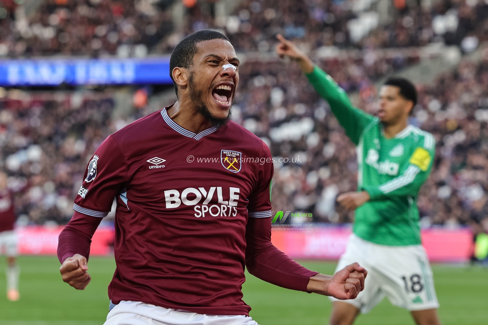 Jean-Clair Todibo of West Ham United reacts in front of the Newcastle fans during the Premier League match West Ham United vs Newcastle United at London Stadium, London, United Kingdom, 2nd November 2025

(Photo by Mark Cosgrove/News Images)

*** GER AUT SUI OUT ***