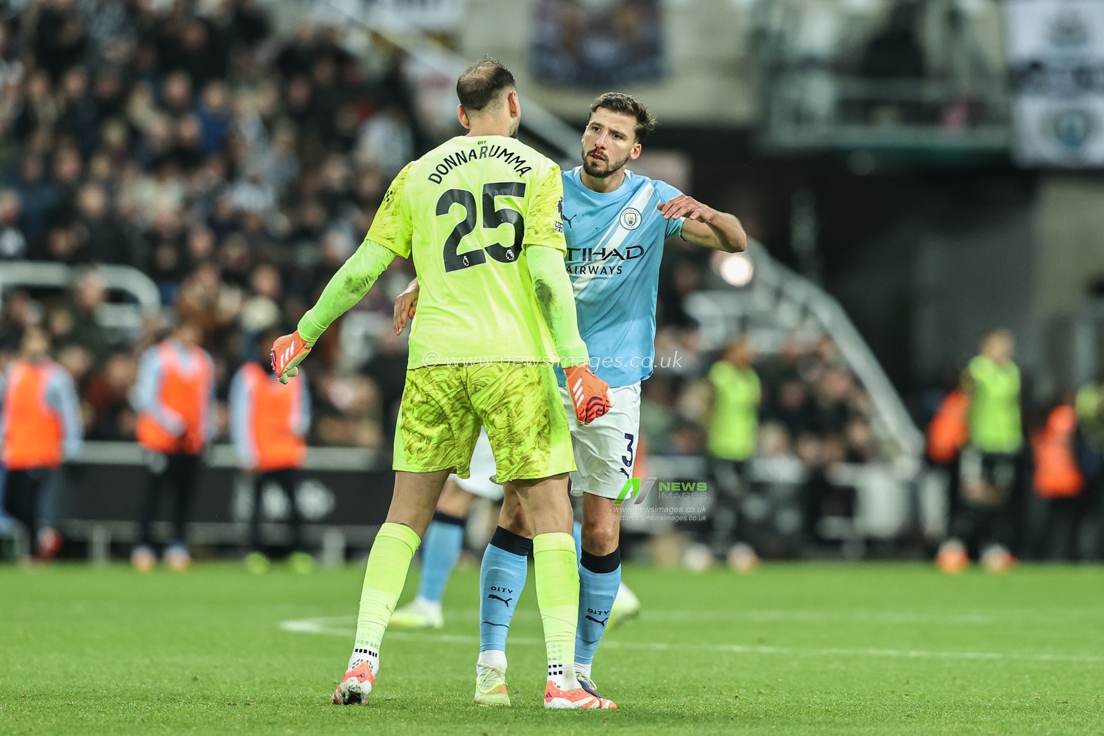 Ruben Dias of Manchester City celebrates his goal to make it 1-1 during the Premier League match Newcastle United vs Manchester City at St. James's Park, Newcastle, United Kingdom, 21st November 2025

(Photo by Alfie Cosgrove/News Images)

*** GER AUT SUI OUT ***