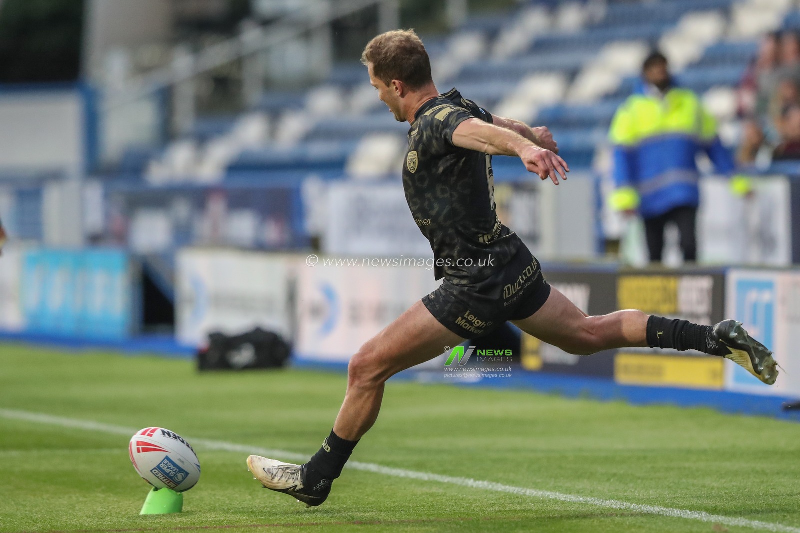 Matt Moylan of Leigh Leopards converts for a goal during the Betfred Super League Round 12 match Huddersfield Giants vs Leigh Leopards at John Smith's Stadium, Huddersfield, United Kingdom, 24th May 2024

(Photo by Alfie Cosgrove/News Images)