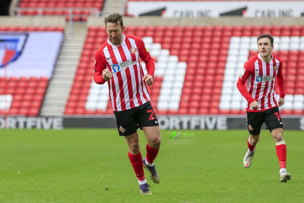 Aiden McGeady #28 of Sunderland celebrates his goal to make it 1-0