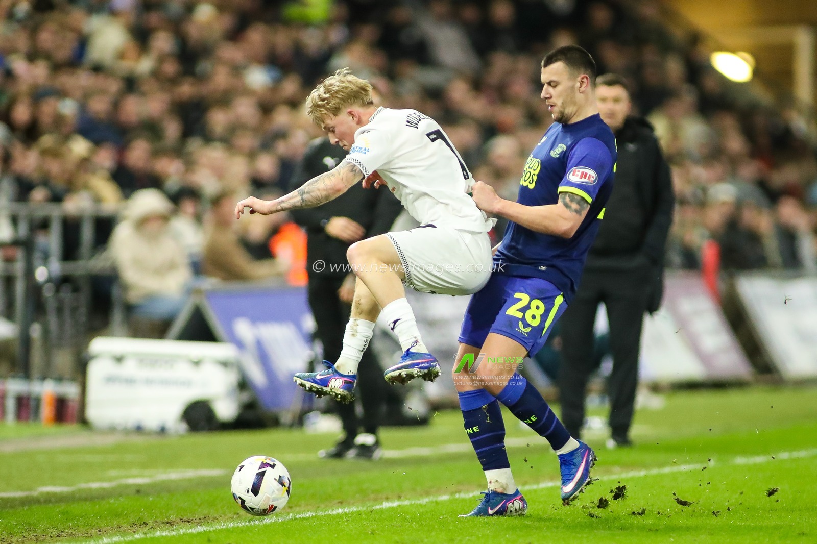 Melker Widell of Swansea City under pressure from Milutin Osmajic of Preston North End during the Sky Bet Championship match Swansea City vs Preston North End at Swansea.com Stadium, Swansea, United Kingdom on 24 February 2026

(Photo by Andrew Lewis/News Images)