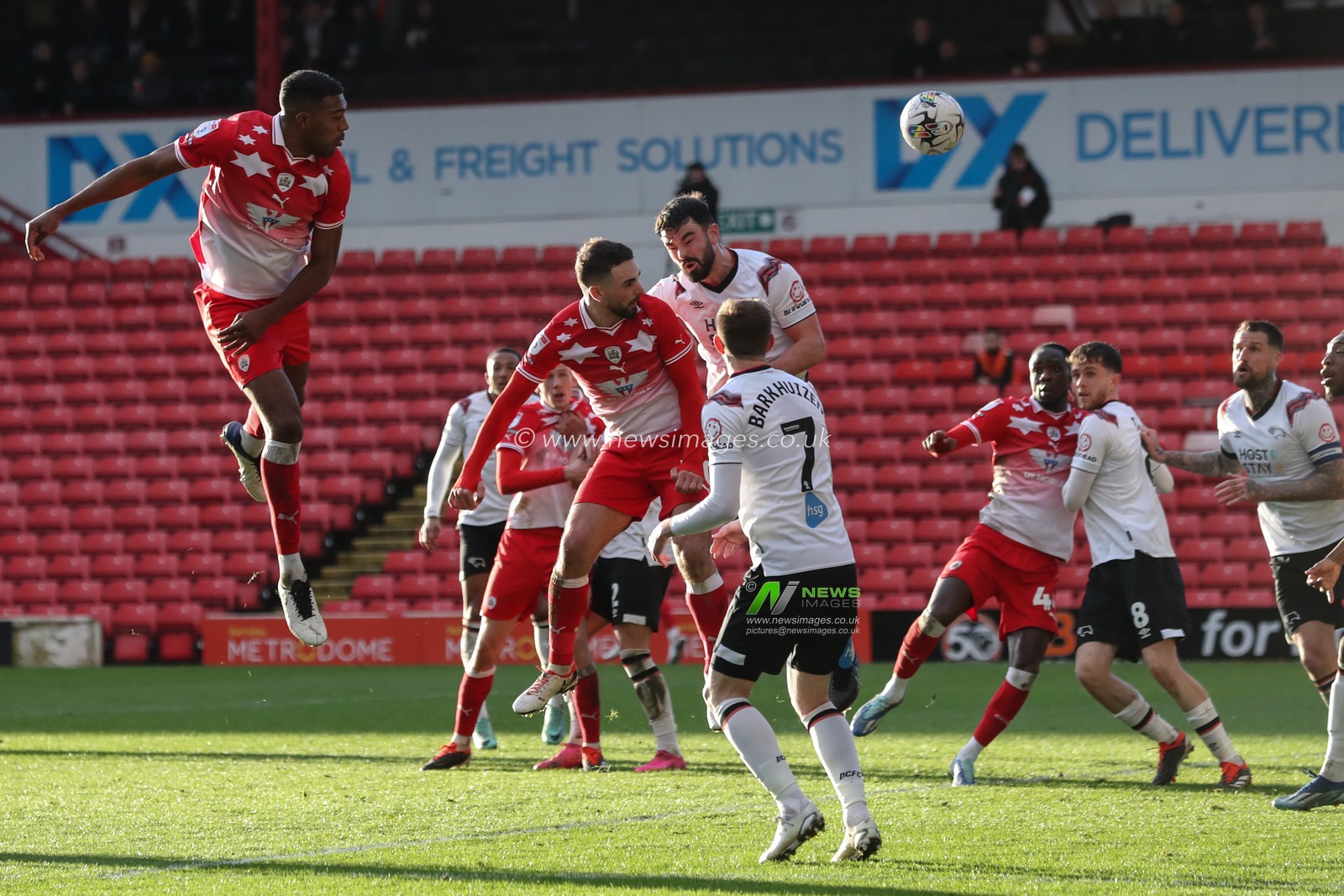 Adam Phillips of Barnsley scores to make it 2-1 bduring the Sky Bet League 1 match Barnsley vs Derby County at Oakwell, Barnsley, United Kingdom, 24th February 2024

(Photo by Alfie Cosgrove/News Images)