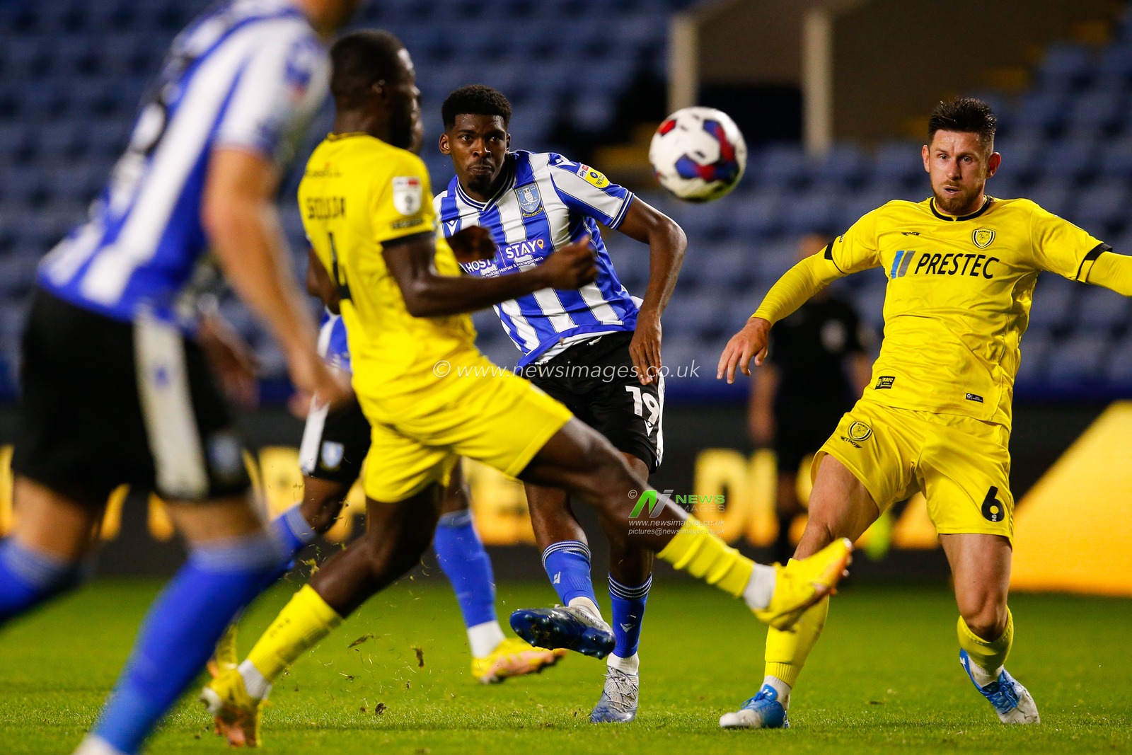 Tyreeq Bakinson #19 of Sheffield Wednesday attempts a shot on goal during the Papa John's Trophy match Sheffield Wednesday vs Burton Albion at Hillsborough, Sheffield, United Kingdom, 20th September 2022

(Photo by Ben Early/News Images)