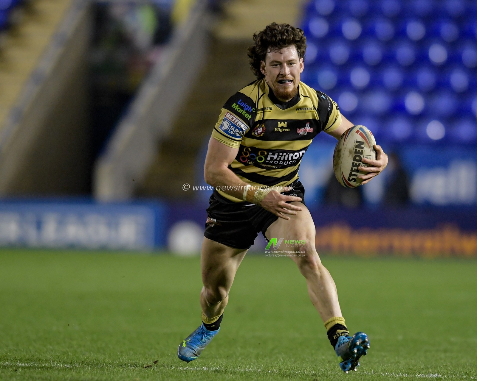Blake Wallace (6) of Leigh Centurions runs with the ball
