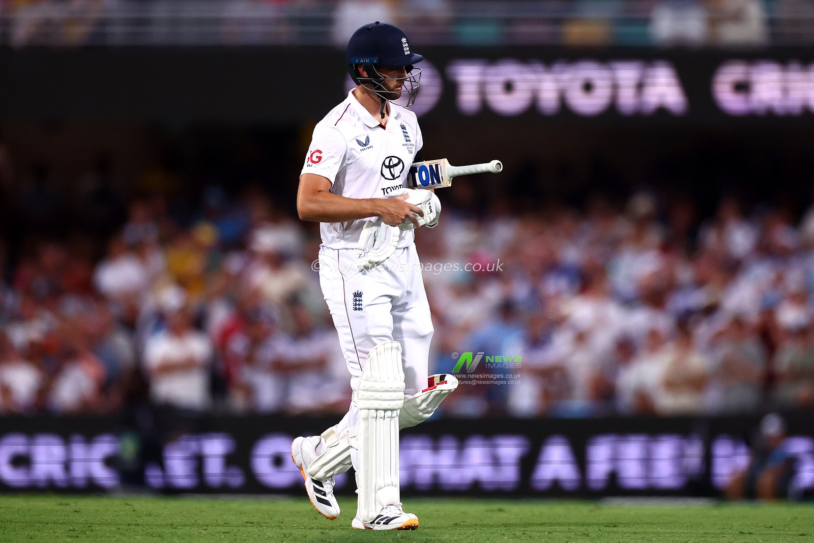 Will Jacks of England  is dismissed during the NRMA Insurance Ashes Second Test Day 1 Series match Australia vs England at The Gabba, Brisbane Cricket Ground, Brisbane, Australia, 4th December 2025

(Photo by Patrick Hoelscher/News Images)

*** GER AUT SUI OUT ***