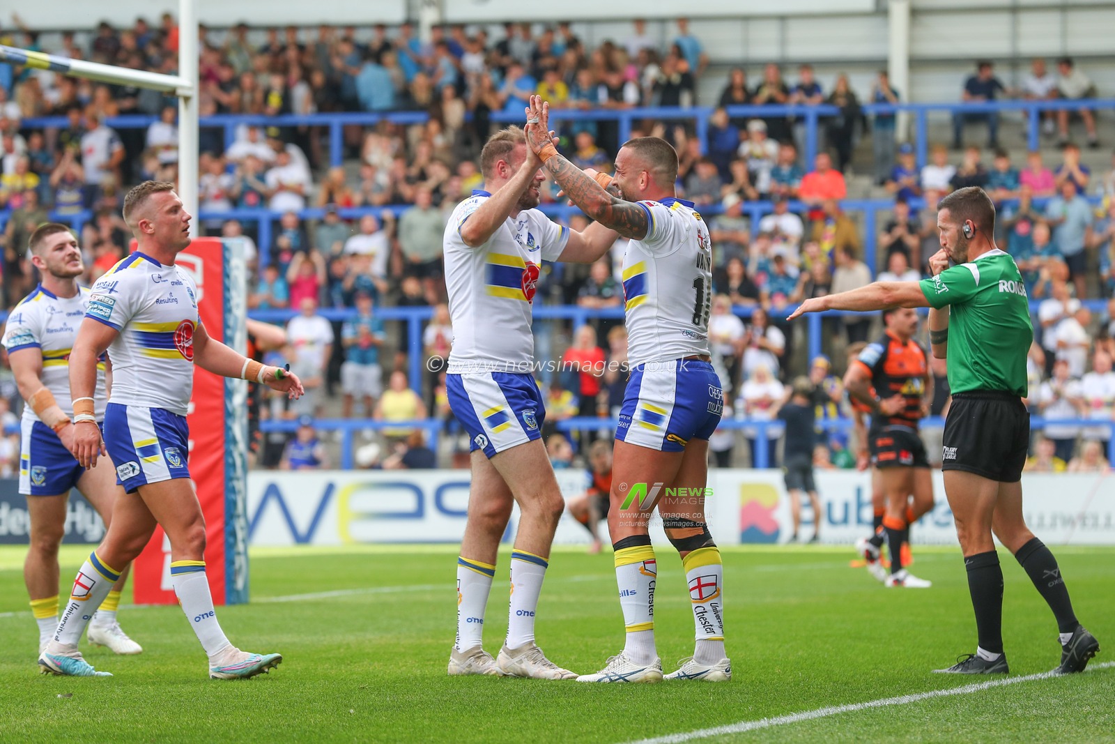 Paul Vaughan #10 of Warrington Wolves celebrates his try to make it 4-6 during the Betfred Super League Round 24 match Warrington Wolves vs Castleford Tigers at Halliwell Jones Stadium, Warrington, United Kingdom, 2nd September 2023

(Photo by Gareth Evans/News Images)