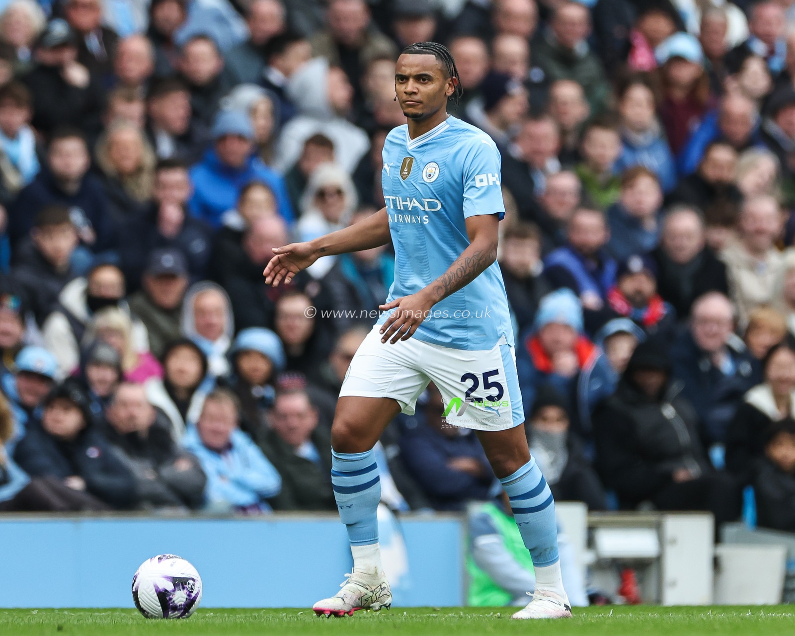 Manuel Akanji of Manchester City during the Premier League match Manchester City vs Arsenal at Etihad Stadium, Manchester, United Kingdom, 31st March 2024

(Photo by Mark Cosgrove/News Images)