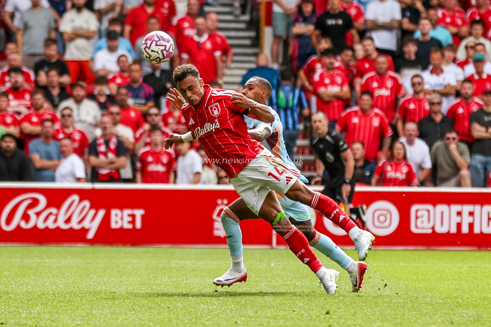 Dan Ndoye of Nottingham Forest scores to make it 2-0 during the Premier League match Nottingham Forest vs Brentford at City Ground, Nottingham, United Kingdom, 17th August 2025

(Photo by Alfie Cosgrove/News Images)