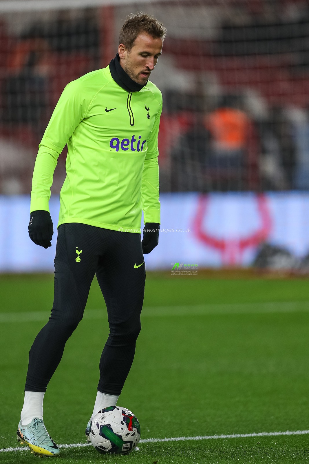 Harry Kane #10 of Tottenham Hotspur during the pre-game warm up ahead of the Carabao Cup Third Round match Nottingham Forest vs Tottenham Hotspur at City Ground, Nottingham, United Kingdom, 9th November 2022

(Photo by Gareth Evans/News Images)